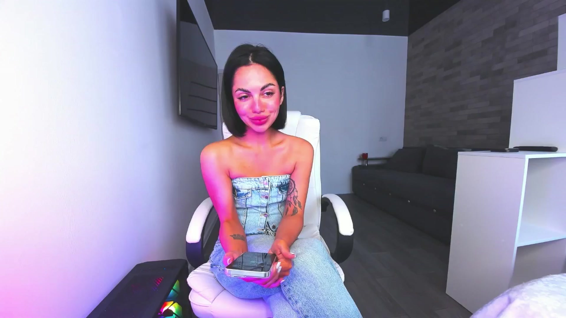 Gallery image thumbnail from Seylormooon's myfreecams stream on, 05/13/2025, 08:06 image 8 of 20