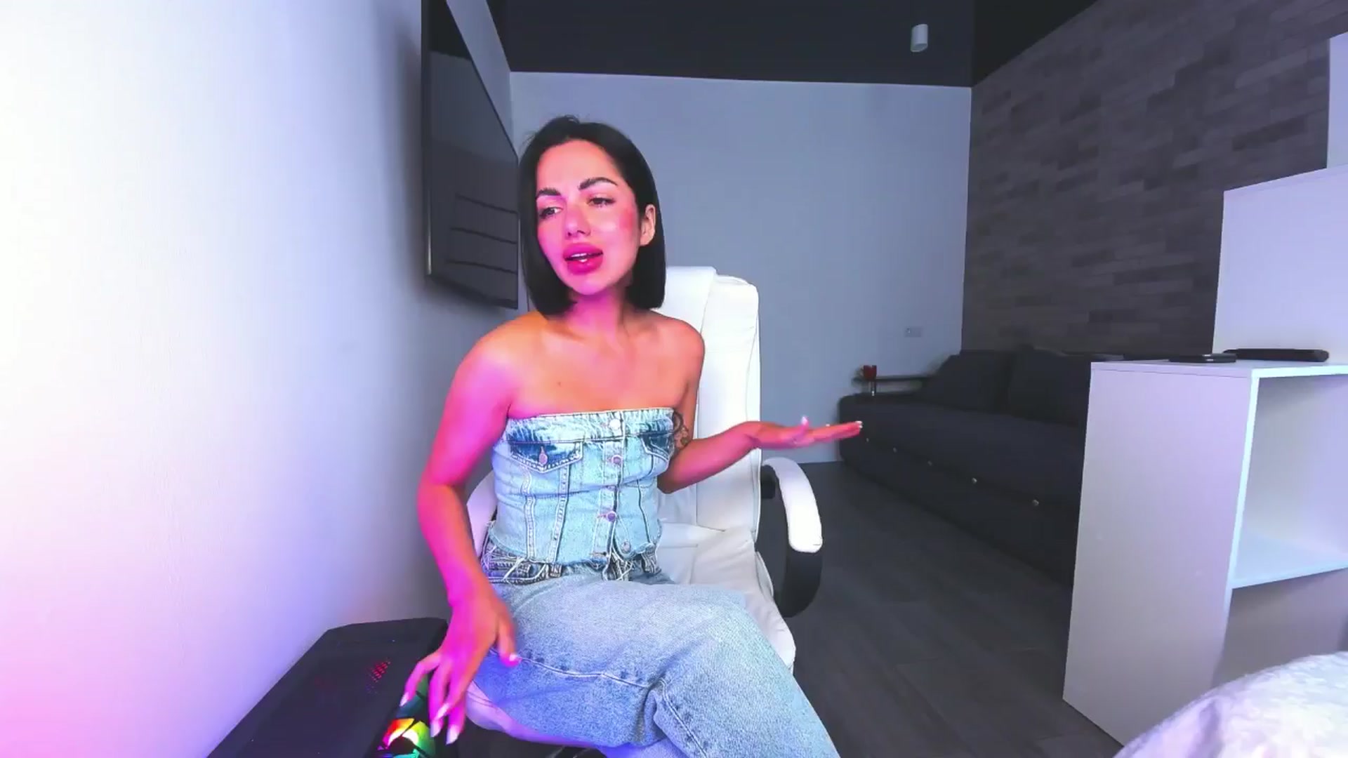 Gallery image thumbnail from Seylormooon's myfreecams stream on, 05/13/2025, 08:06 image 13 of 20
