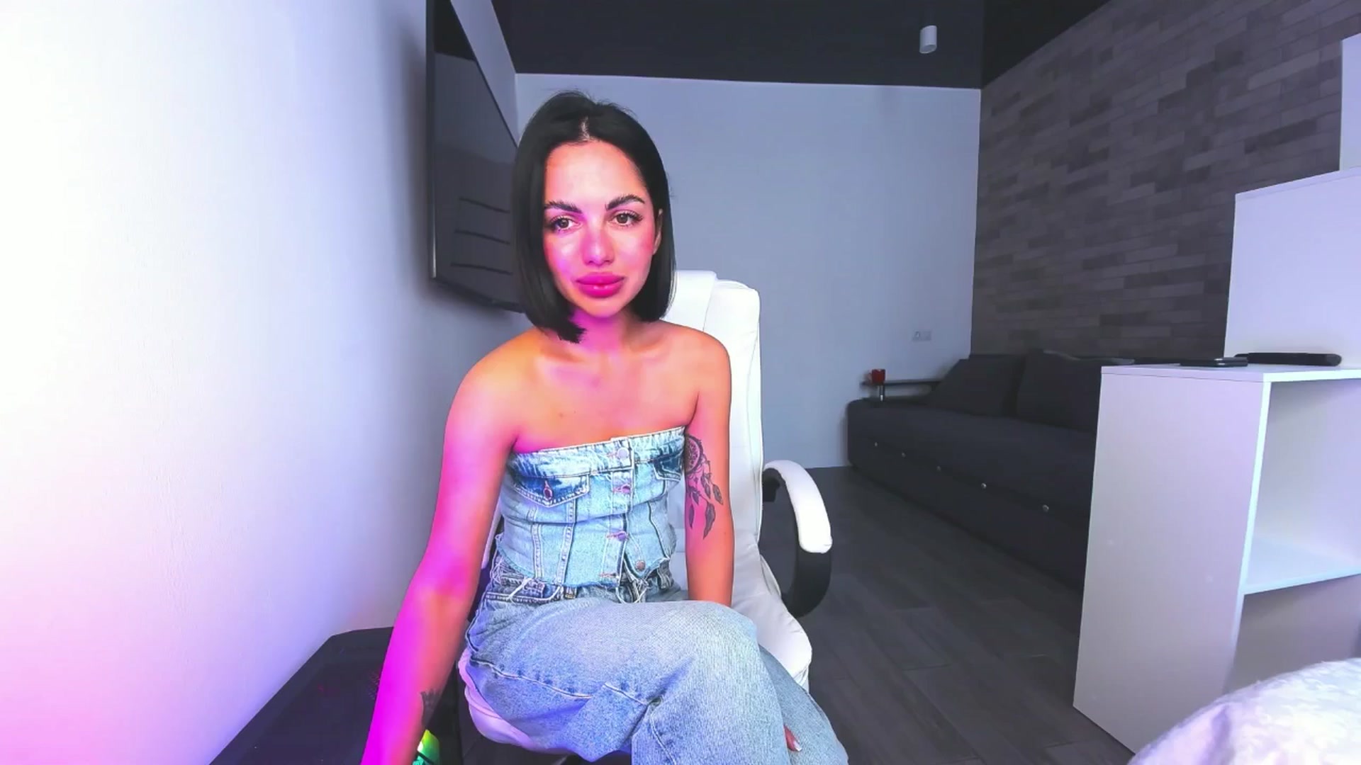 Gallery image thumbnail from Seylormooon's myfreecams stream on, 05/13/2025, 08:06 image 12 of 20