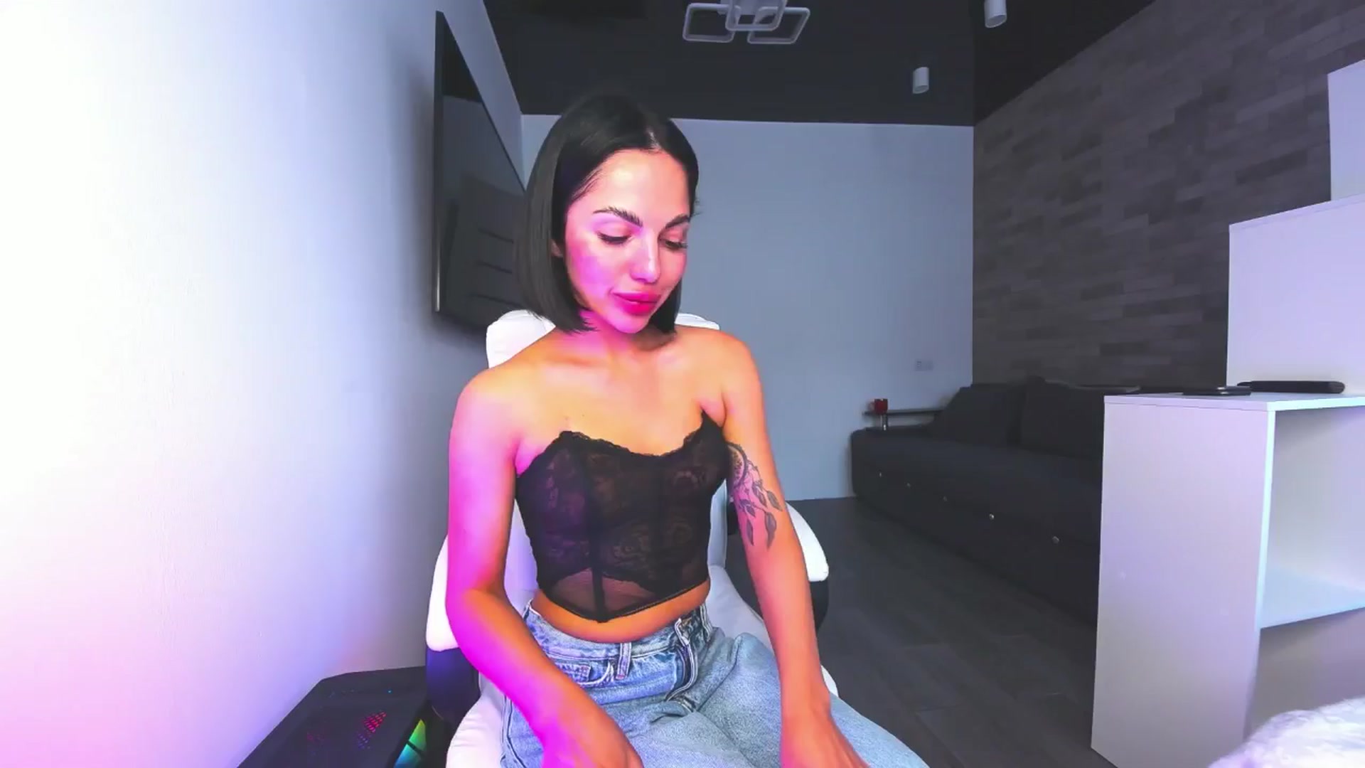 Gallery image thumbnail from Seylormooon's myfreecams stream on, 05/13/2025, 10:21 image 9 of 20