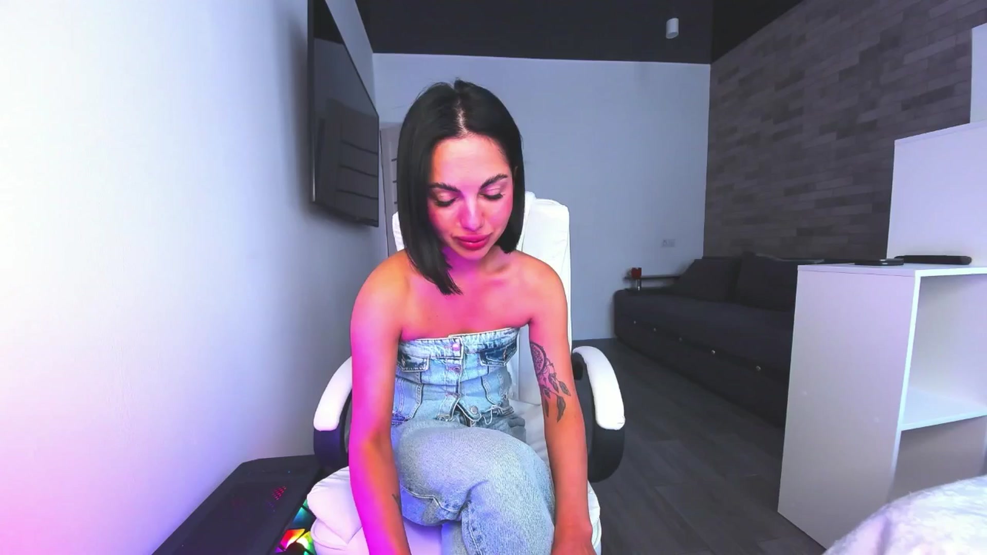 Gallery image thumbnail from Seylormooon's myfreecams stream on, 05/13/2025, 10:21 image 4 of 20