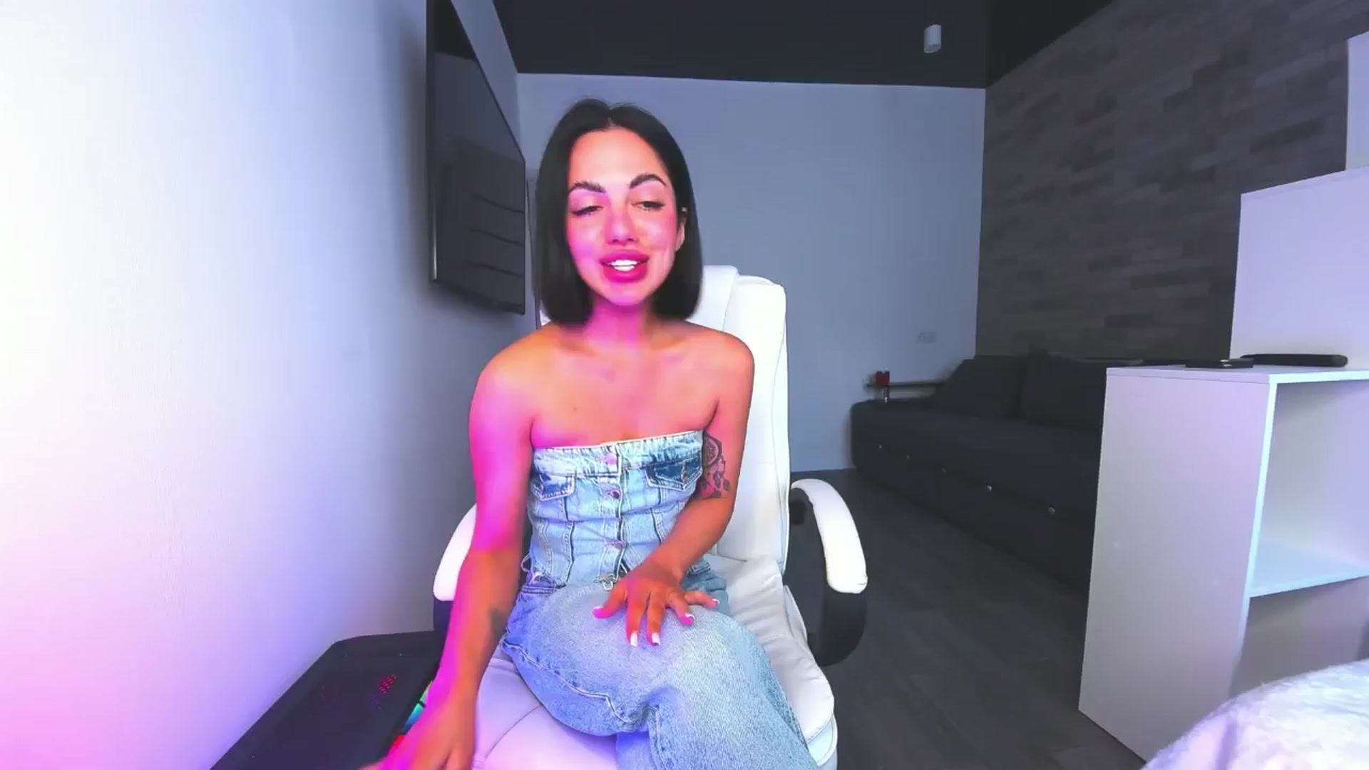 Gallery image thumbnail from Seylormooon's myfreecams stream on, 05/13/2025, 10:21 image 3 of 20