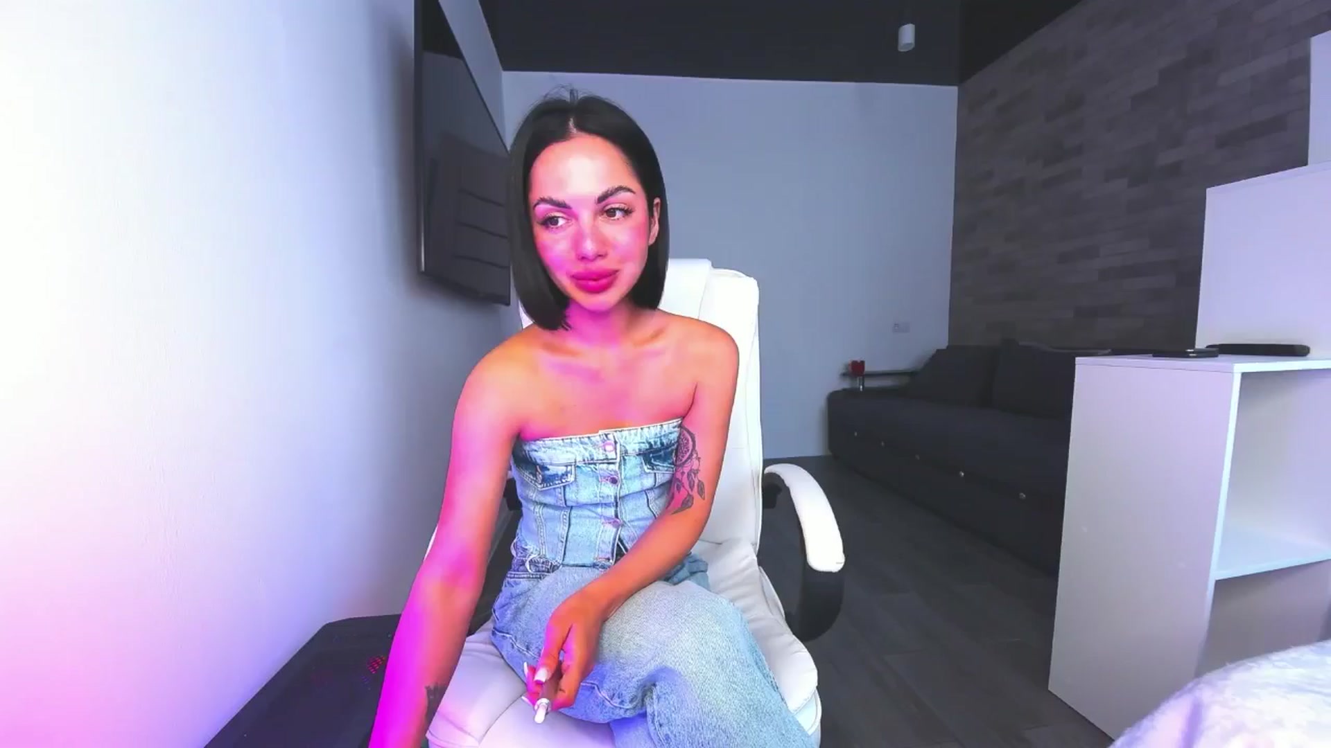 Gallery image thumbnail from Seylormooon's myfreecams stream on, 05/13/2025, 10:21 image 1 of 20