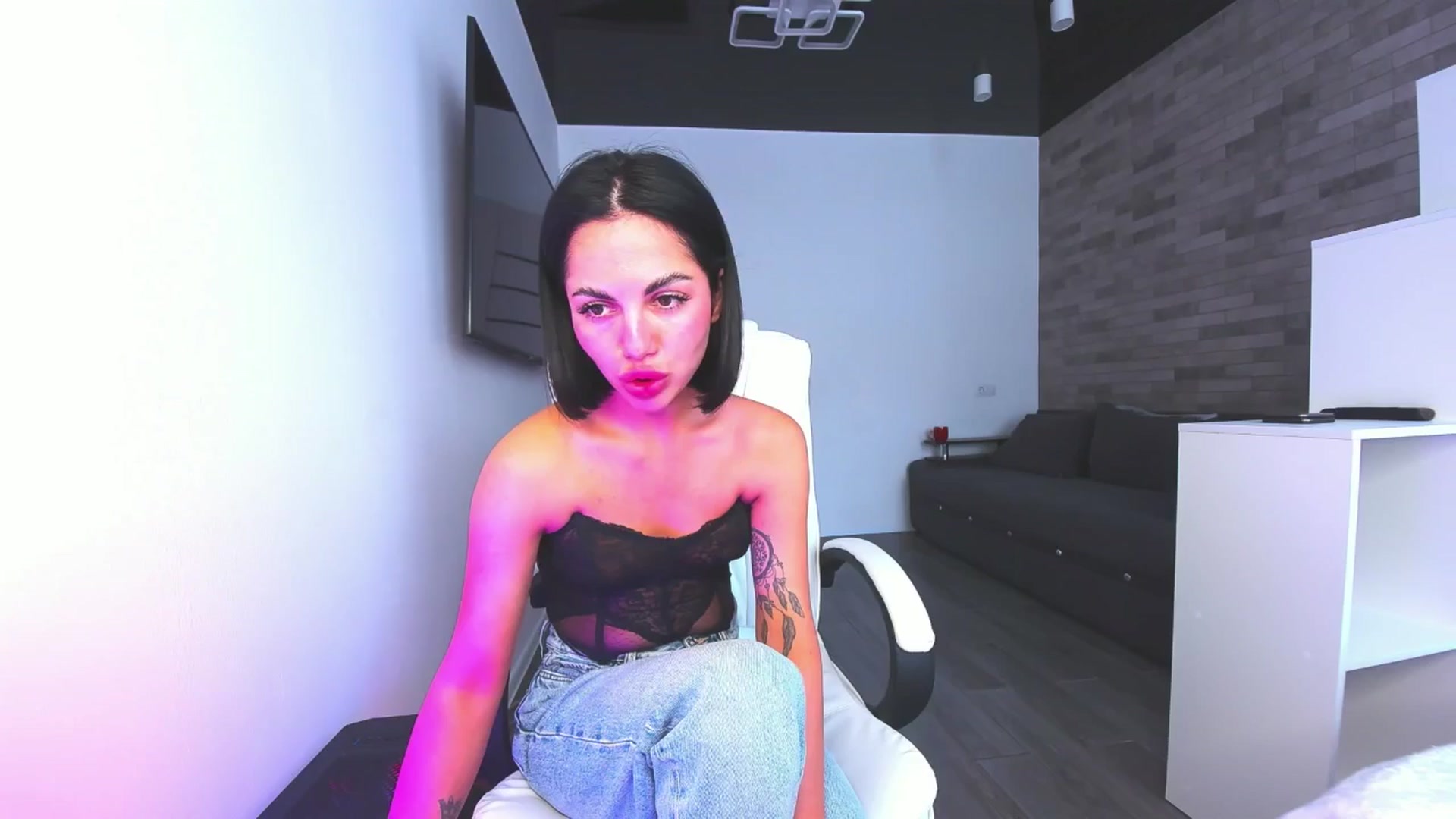 Gallery image thumbnail from Seylormooon's myfreecams stream on, 05/13/2025, 10:21 image 19 of 20