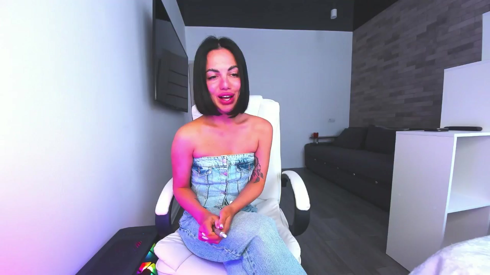Gallery image thumbnail from Seylormooon's myfreecams stream on, 05/13/2025, 10:21 image 6 of 20