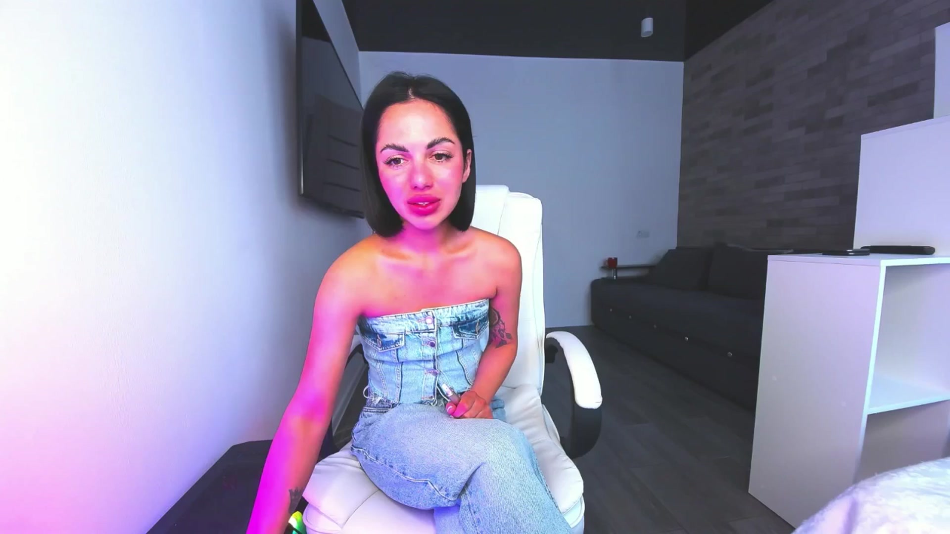 Gallery image thumbnail from Seylormooon's myfreecams stream on, 05/13/2025, 10:21 image 5 of 20