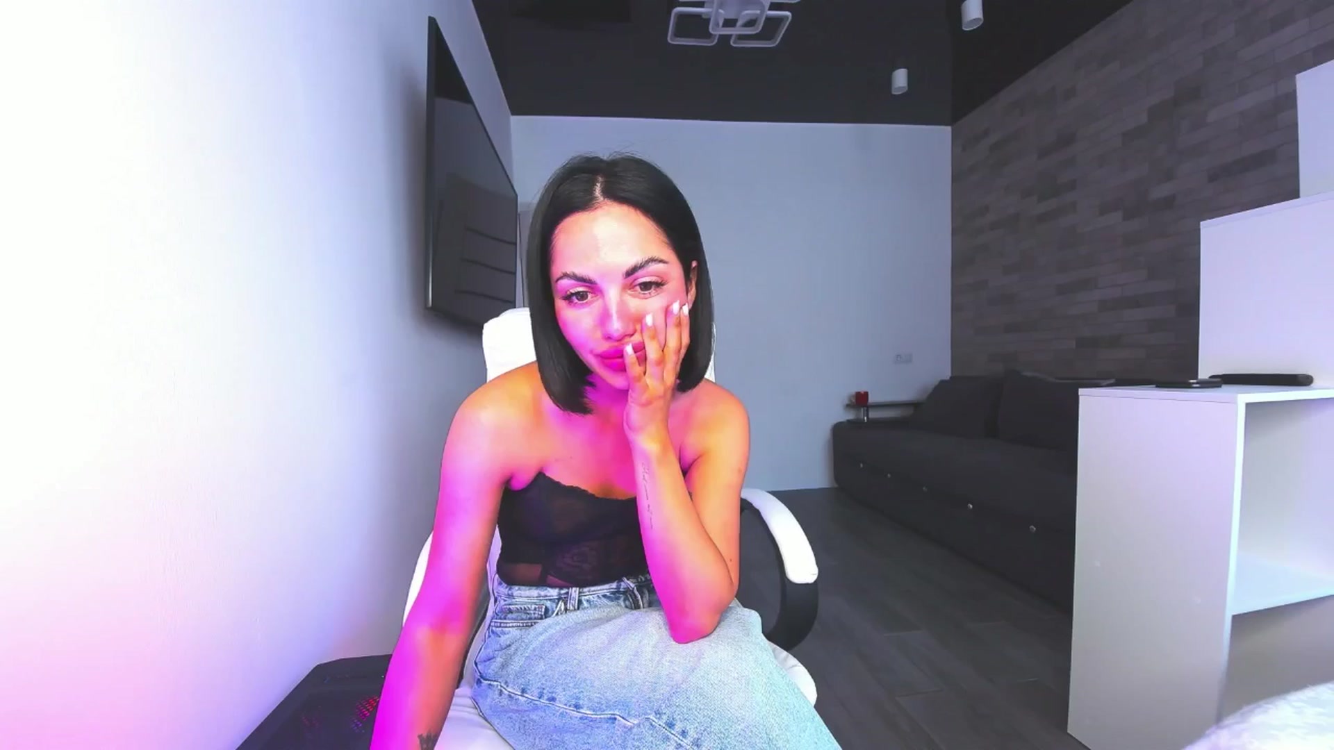 Gallery image thumbnail from Seylormooon's myfreecams stream on, 05/13/2025, 10:39 image 15 of 20