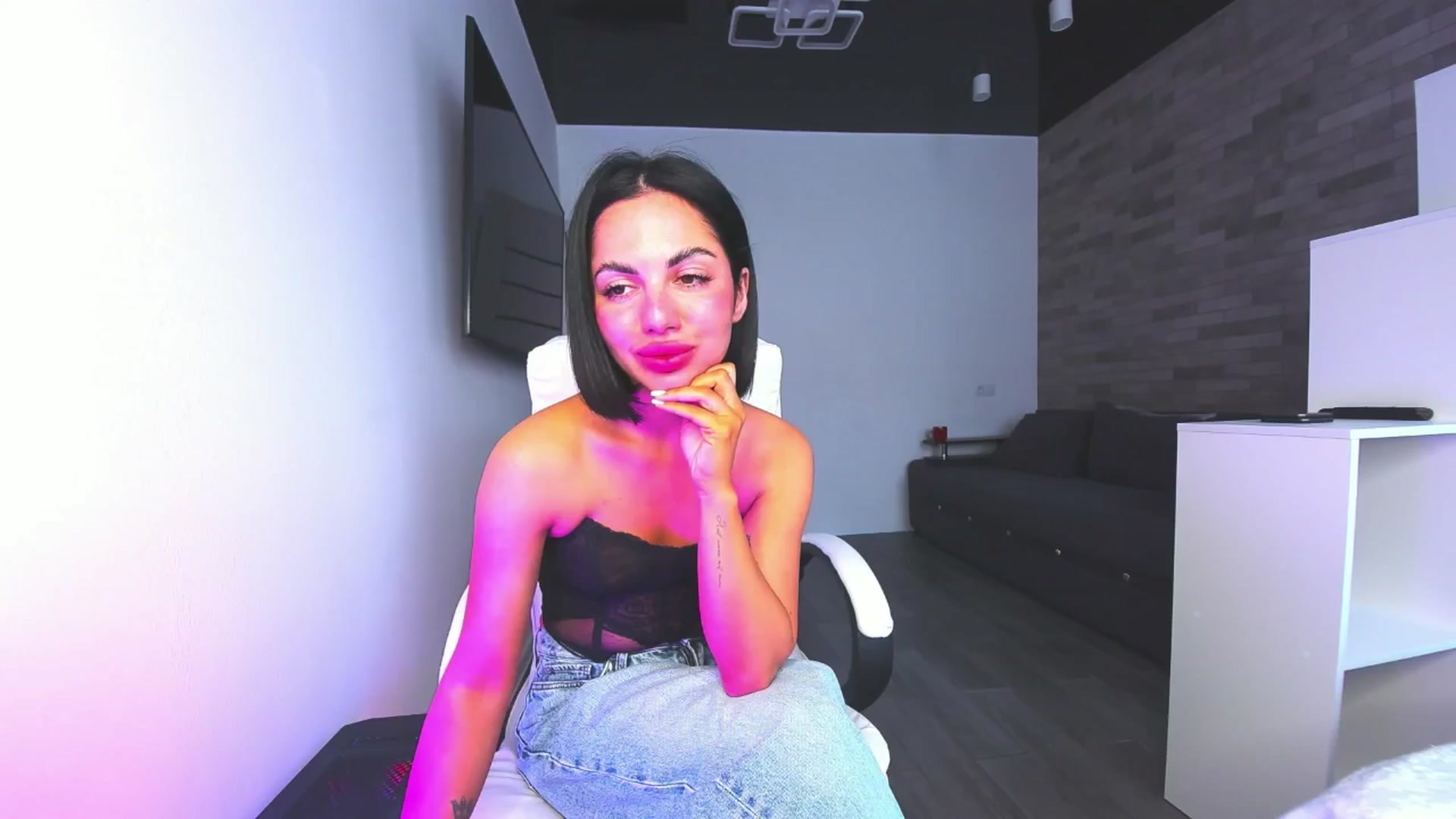 Gallery image thumbnail from Seylormooon's myfreecams stream on, 05/13/2025, 10:39 image 3 of 20