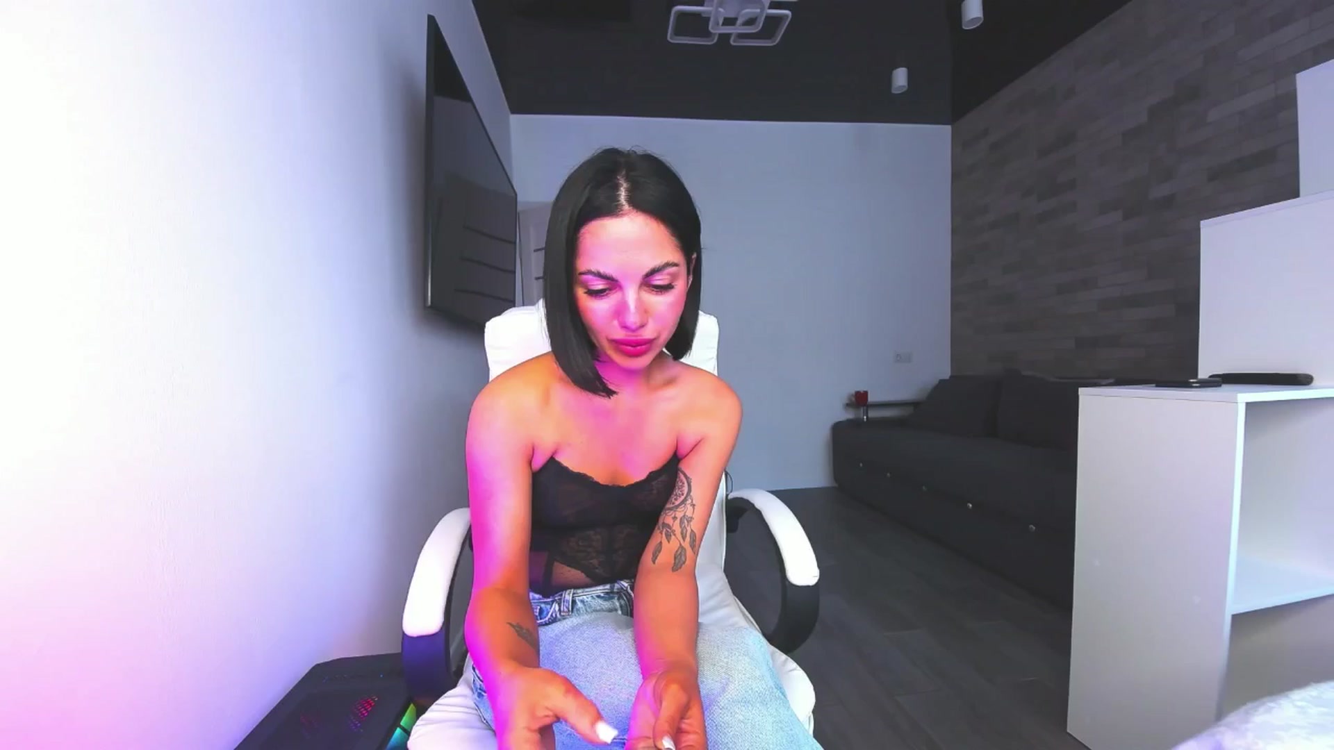 Gallery image thumbnail from Seylormooon's myfreecams stream on, 05/13/2025, 10:39 image 1 of 20