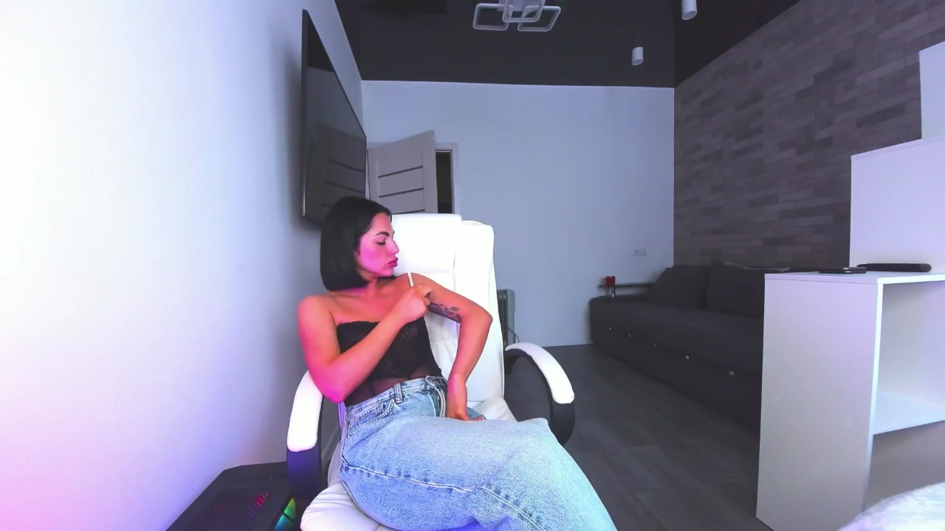 Gallery image thumbnail from Seylormooon's myfreecams stream on, 05/13/2025, 10:39 image 17 of 20