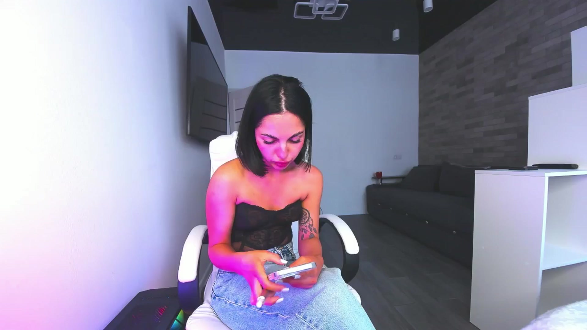 Gallery image thumbnail from Seylormooon's myfreecams stream on, 05/13/2025, 10:39 image 18 of 20