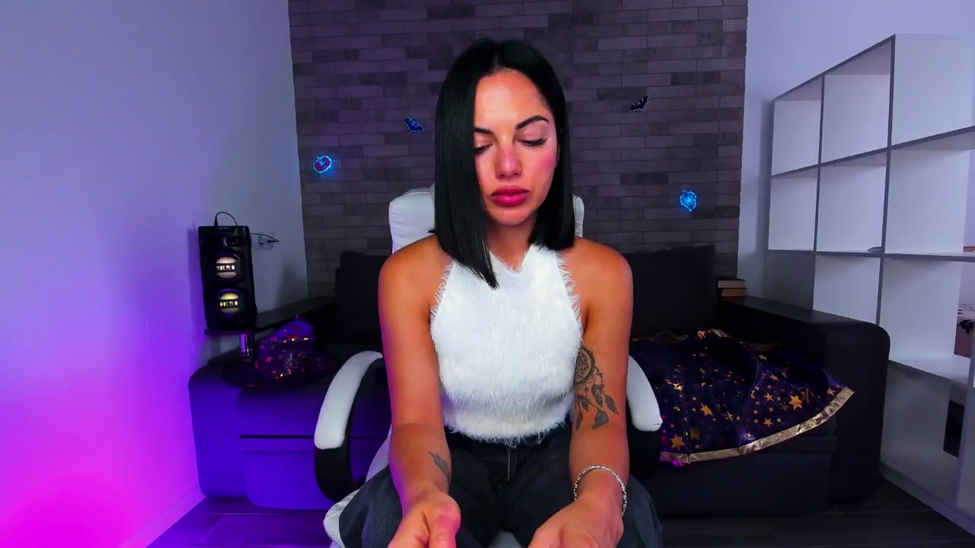 Gallery image thumbnail from Seylormooon's myfreecams stream on, 10/06/2025, 12:39 image 6 of 20