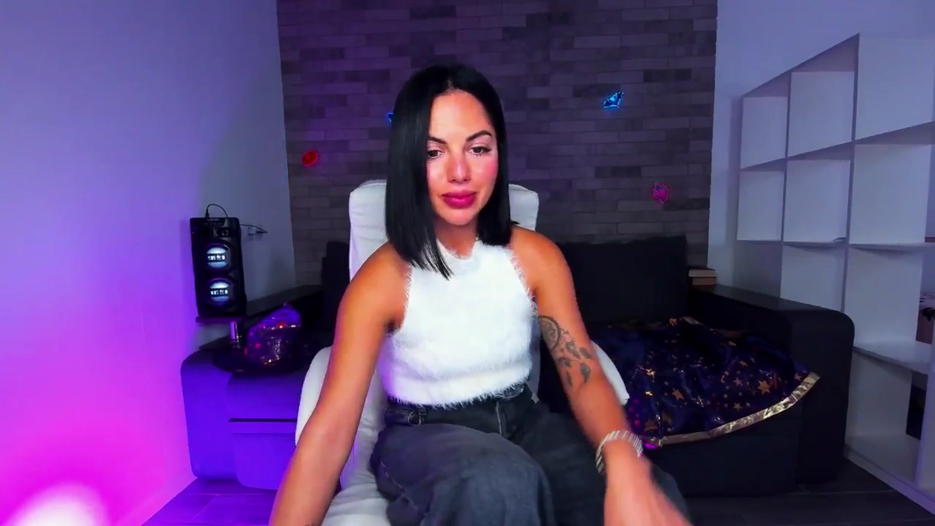 Gallery image thumbnail from Seylormooon's myfreecams stream on, 10/06/2025, 12:39 image 18 of 20