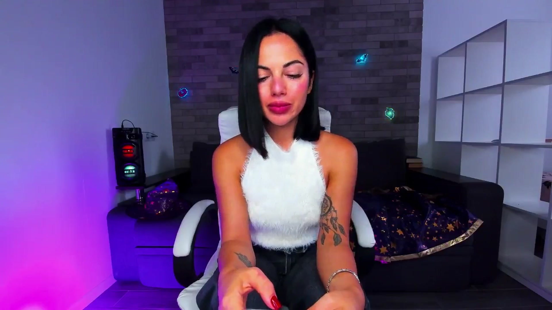 Gallery image thumbnail from Seylormooon's myfreecams stream on, 10/06/2025, 12:39 image 3 of 20