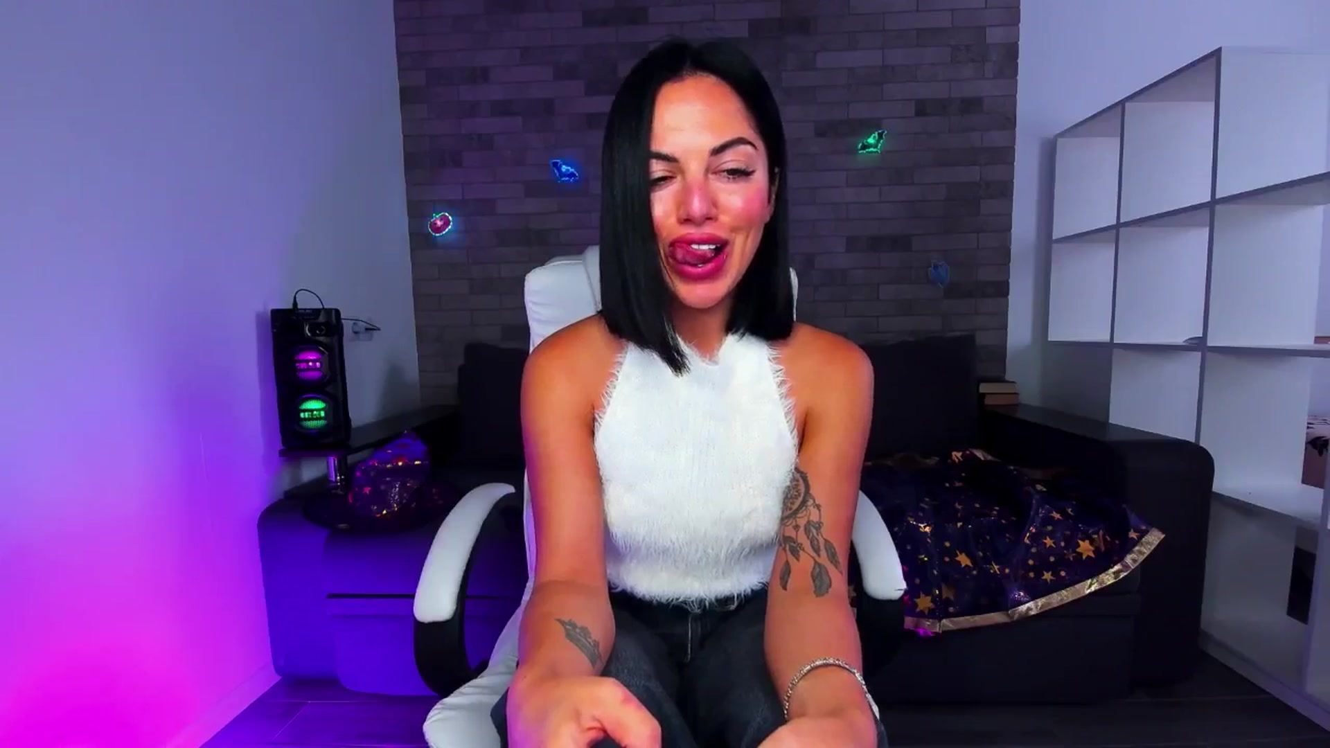 Gallery image thumbnail from Seylormooon's myfreecams stream on, 10/06/2025, 12:39 image 2 of 20