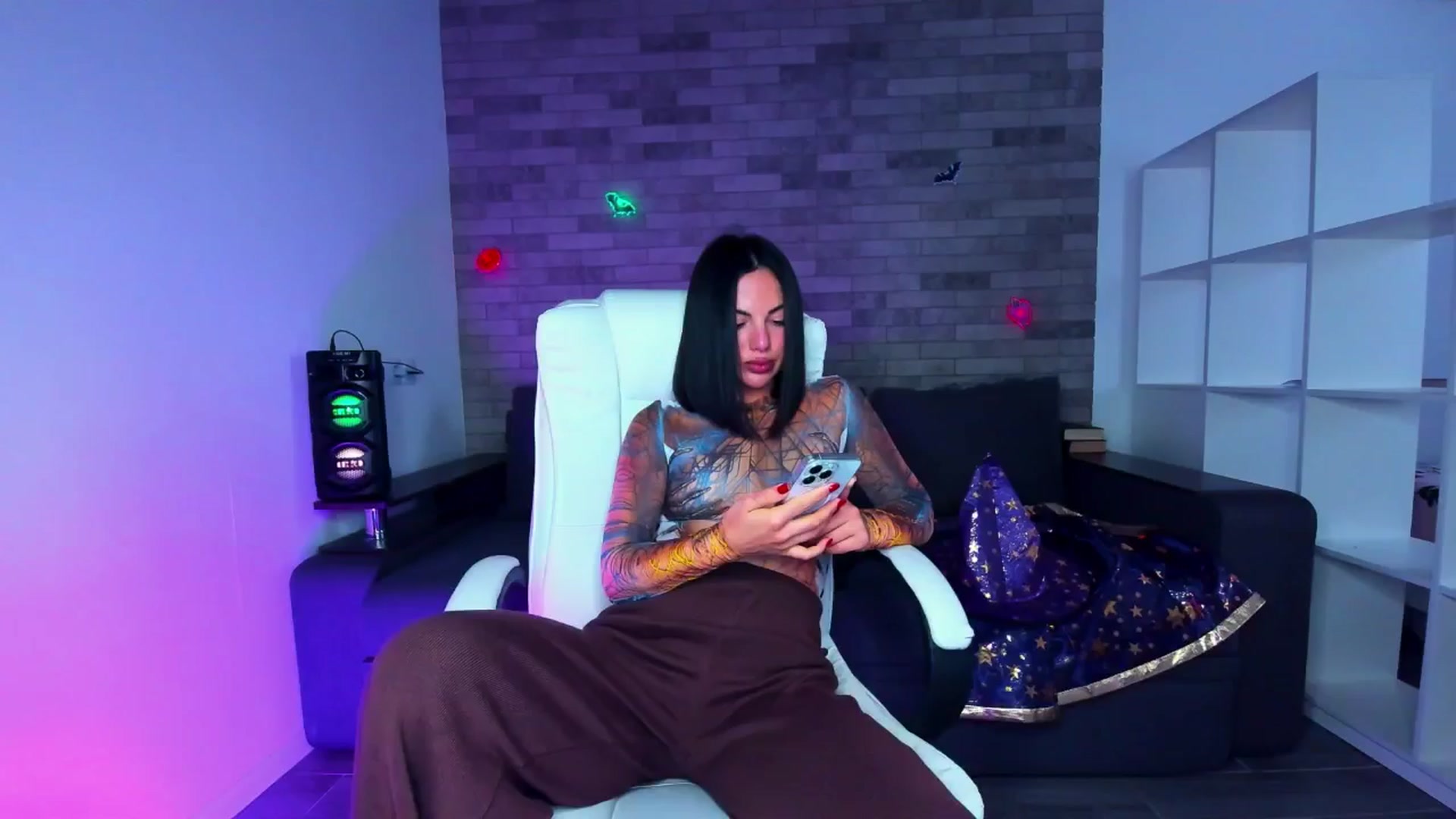 Gallery image thumbnail from Seylormooon's myfreecams stream on, 10/07/2025, 14:15 image 14 of 20