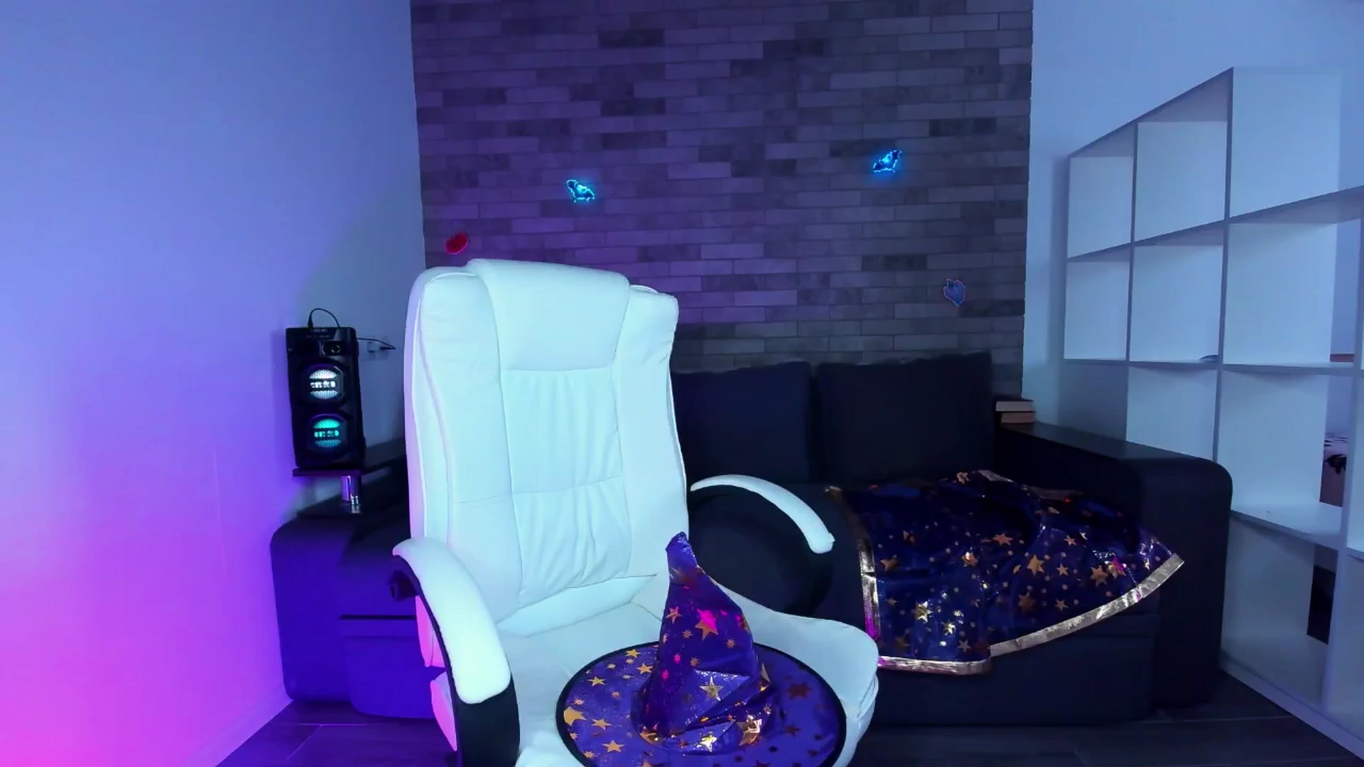 Gallery image thumbnail from Seylormooon's myfreecams stream on, 10/07/2025, 14:15 image 9 of 20