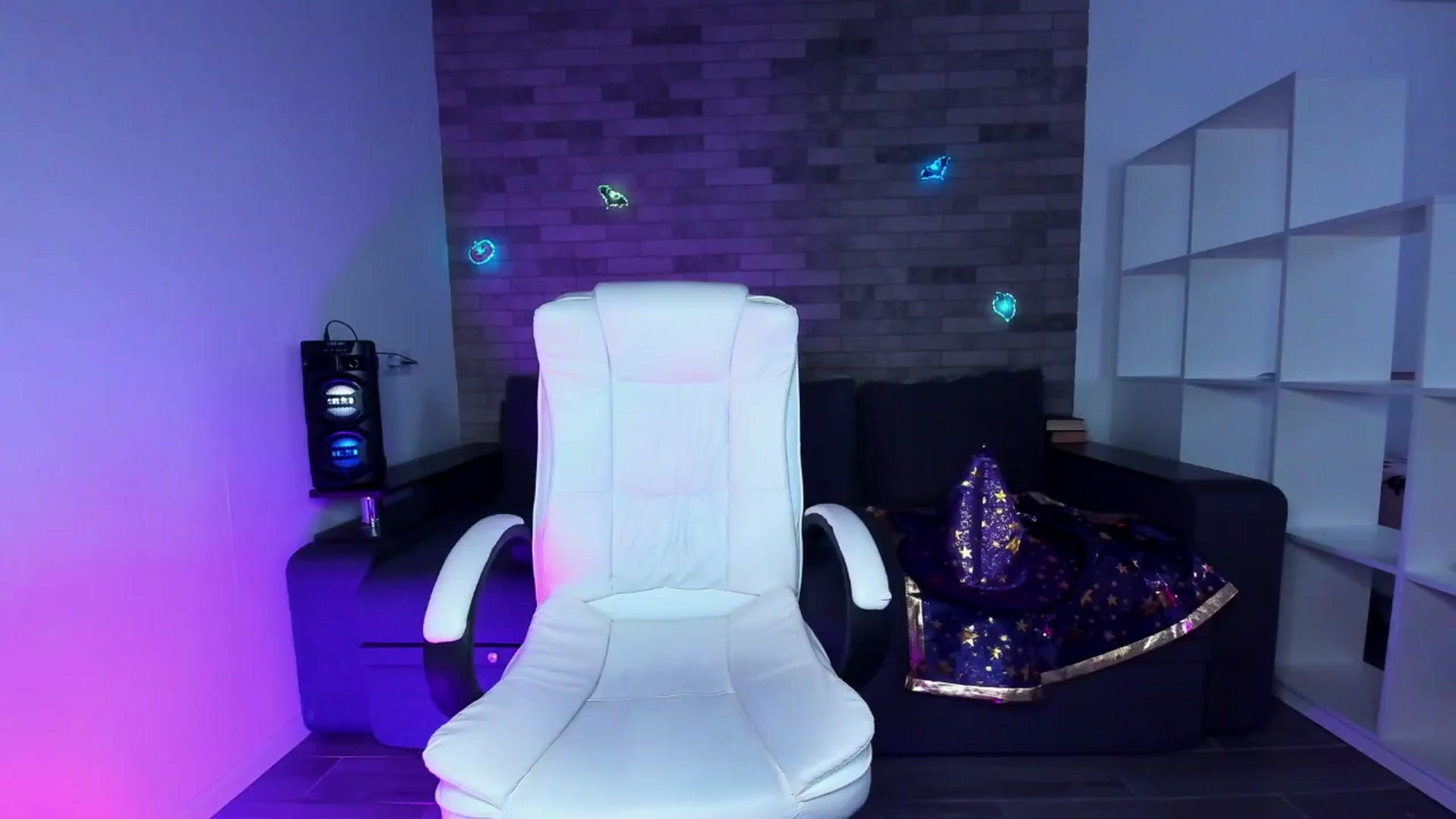 Gallery image thumbnail from Seylormooon's myfreecams stream on, 10/09/2025, 09:03 image 12 of 20