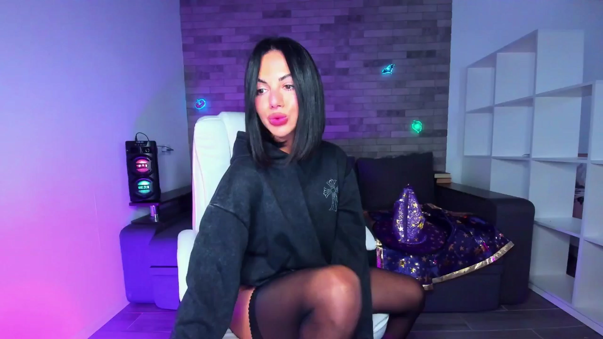 Gallery image thumbnail from Seylormooon's myfreecams stream on, 10/09/2025, 11:20 image 5 of 20