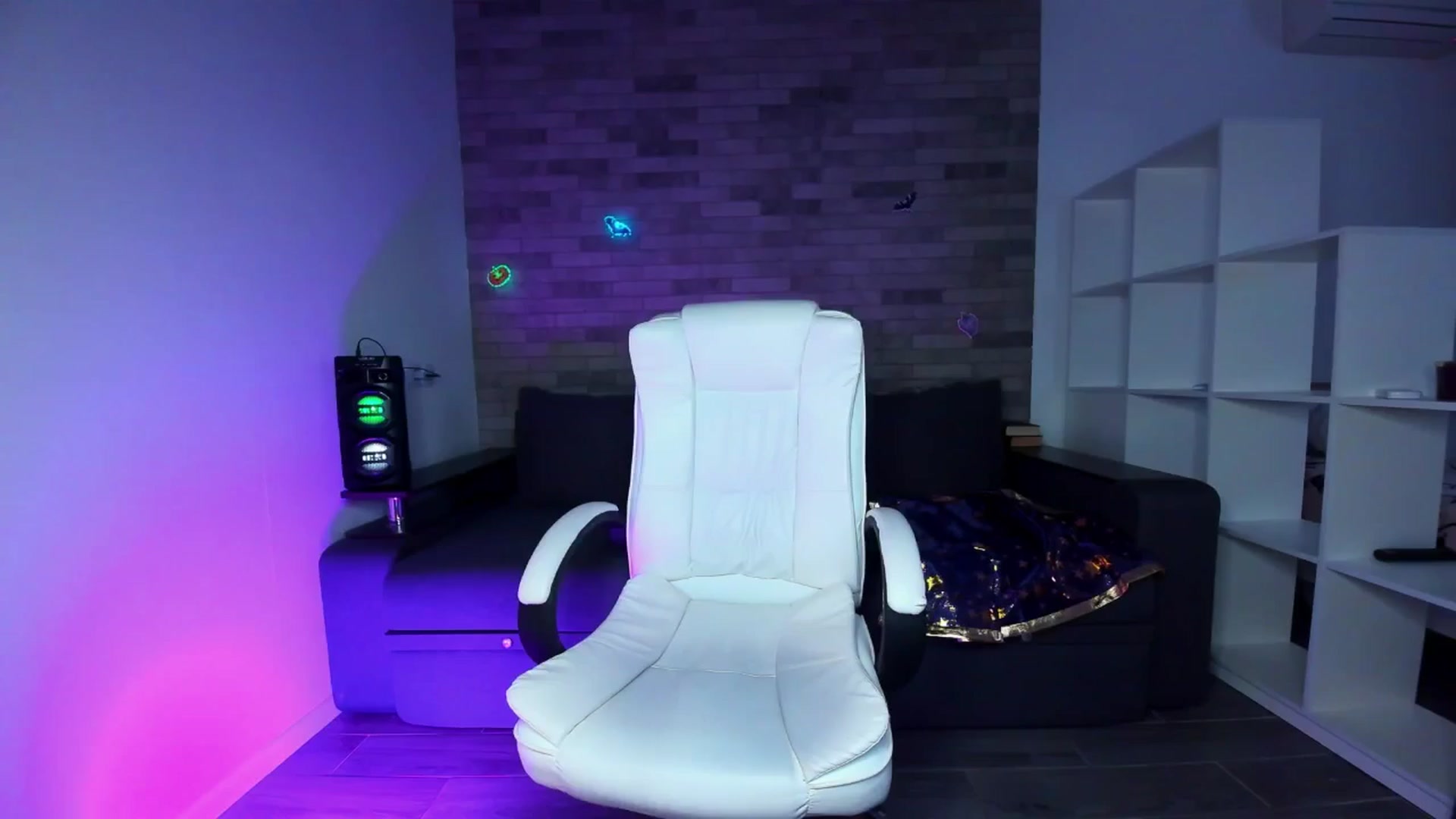 Gallery image thumbnail from Seylormooon's myfreecams stream on, 10/10/2025, 13:03 image 18 of 20