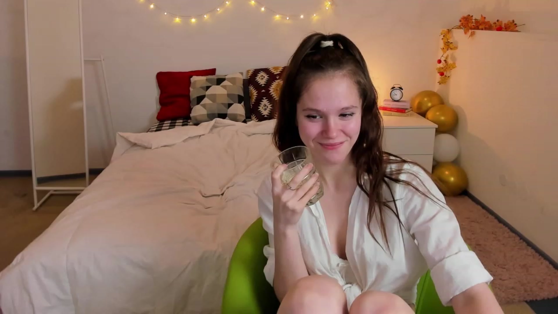 Gallery image thumbnail from Sh0wroom's myfreecams stream on, 12/03/2022, 22:48 image 14 of 20