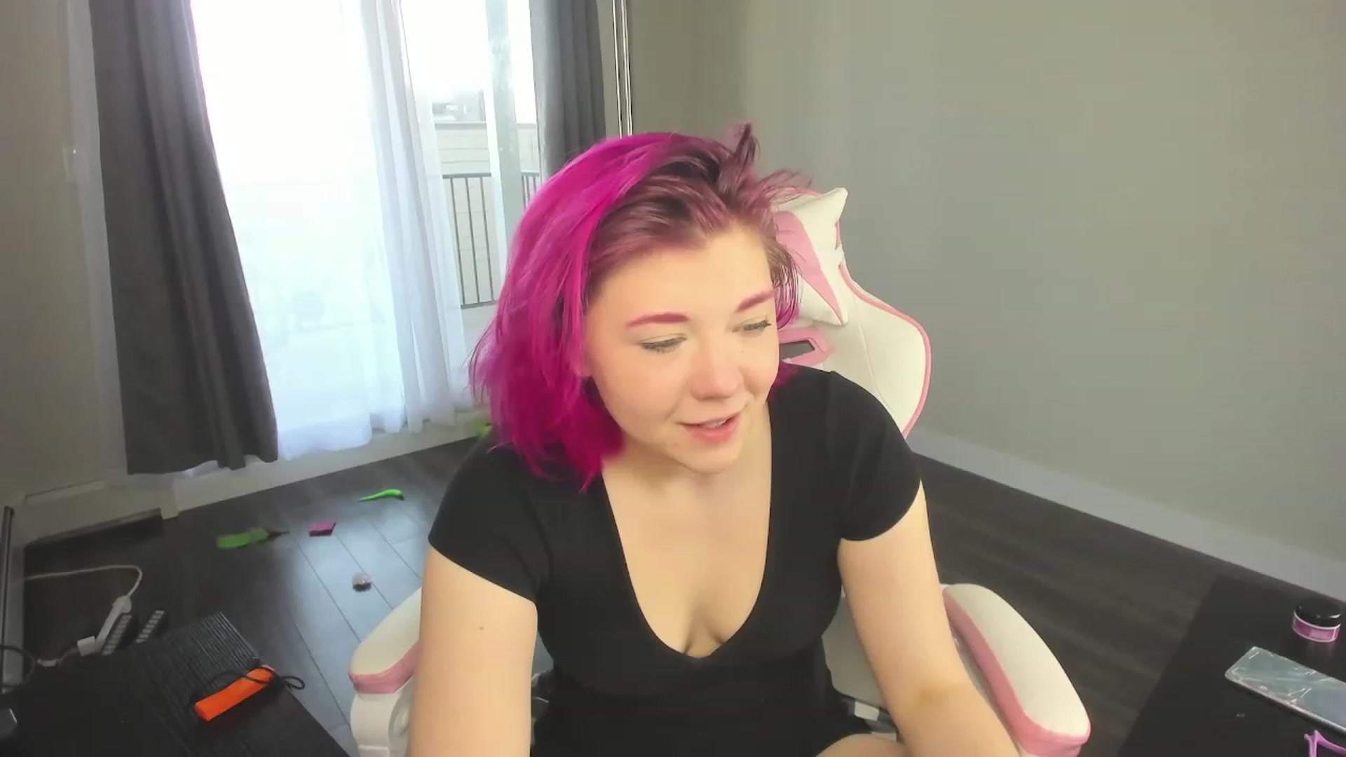 Gallery image thumbnail from ShaeSwan's myfreecams stream on, 03/31/2023, 24:53 image 2 of 20