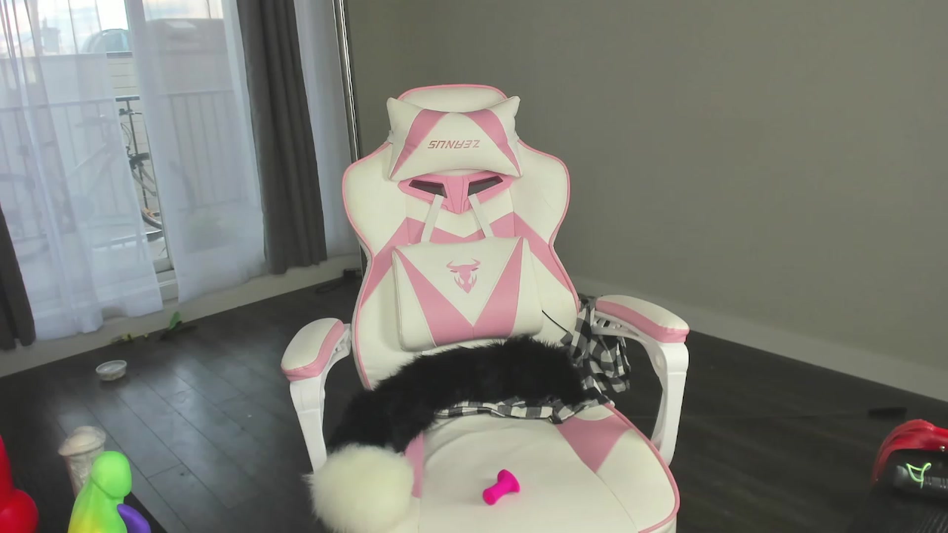 Gallery image thumbnail from ShaeSwan's myfreecams stream on, 05/10/2023, 02:36 image 5 of 20