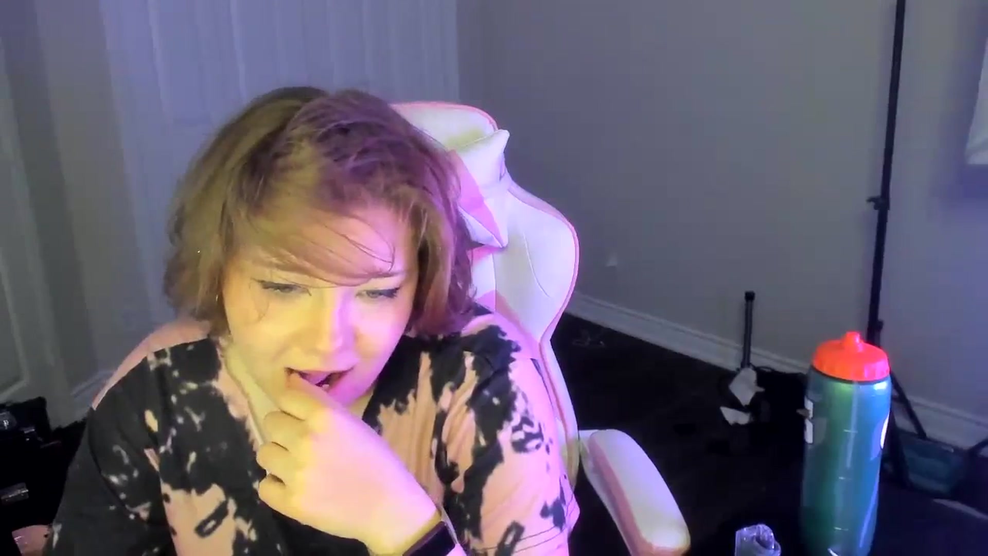 Gallery image thumbnail from ShaeSwan's myfreecams stream on, 03/22/2024, 02:40 image 14 of 20