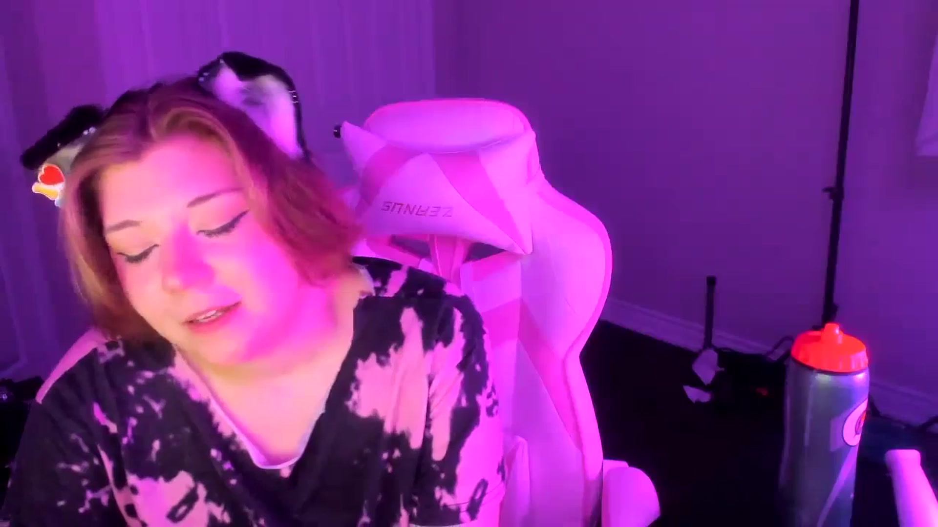 Gallery image thumbnail from ShaeSwan's myfreecams stream on, 03/22/2024, 02:40 image 10 of 20