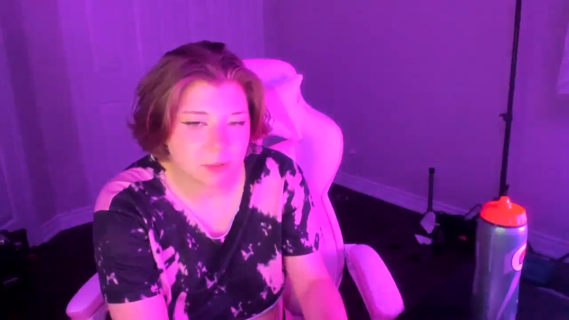 Gallery image thumbnail from ShaeSwan's myfreecams stream on, 03/22/2024, 02:40 image 11 of 20