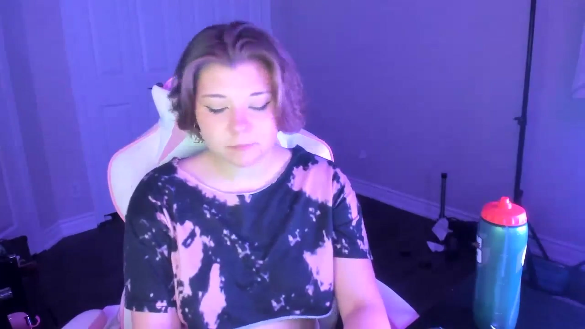 Gallery image thumbnail from ShaeSwan's myfreecams stream on, 03/22/2024, 02:40 image 16 of 20