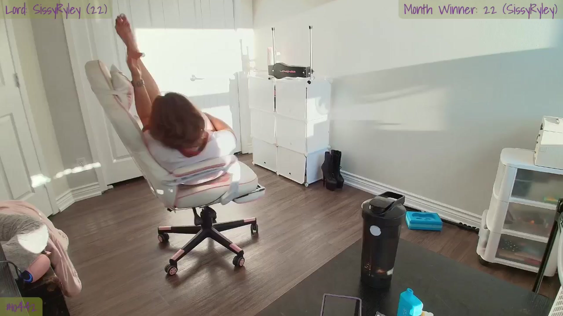 Gallery image thumbnail from ShaeSwan's myfreecams stream on, 04/18/2024, 01:27 image 17 of 20