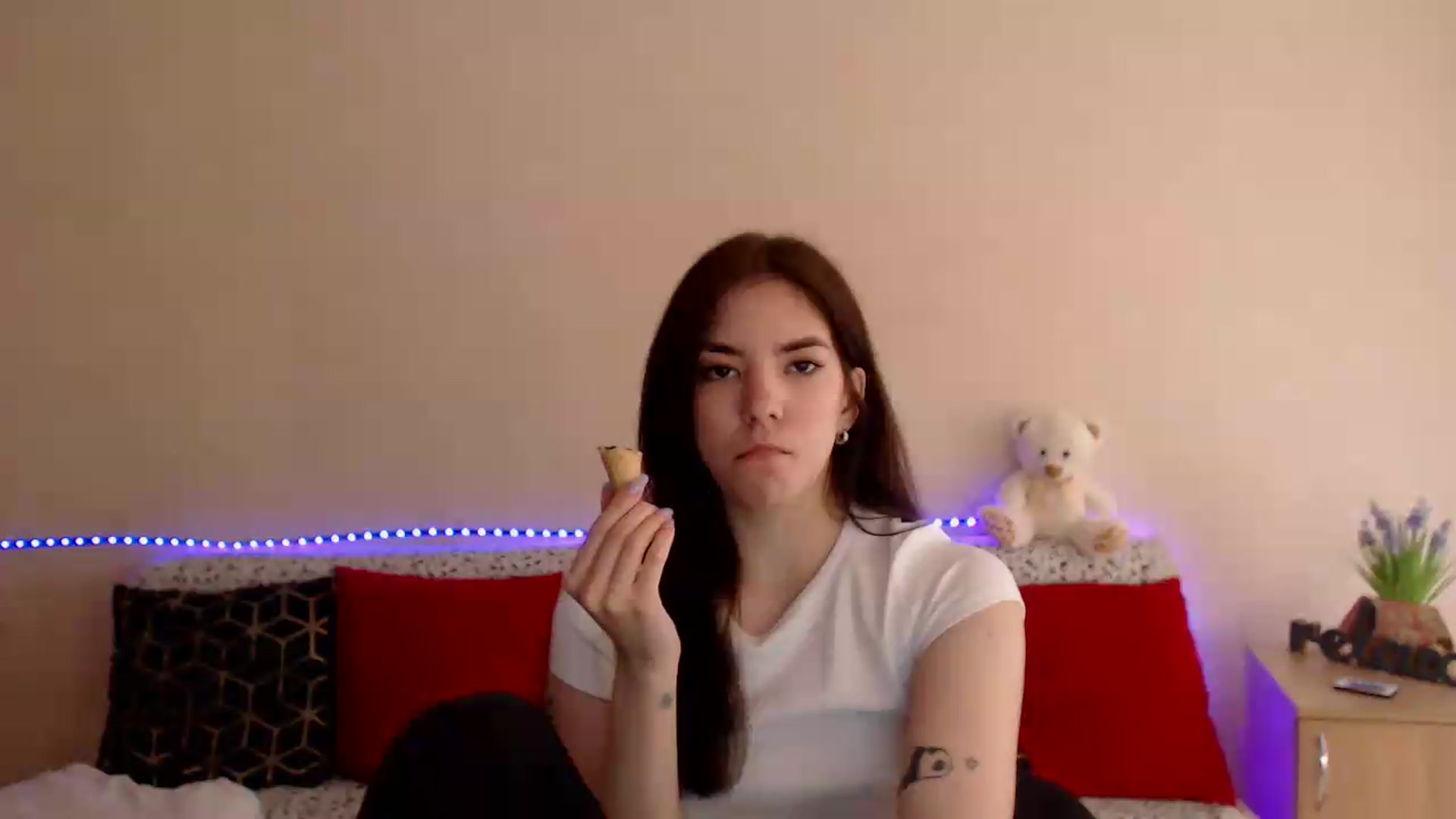 Gallery image thumbnail from Shalyka's myfreecams stream on, 06/05/2026, 13:29 image 3 of 20
