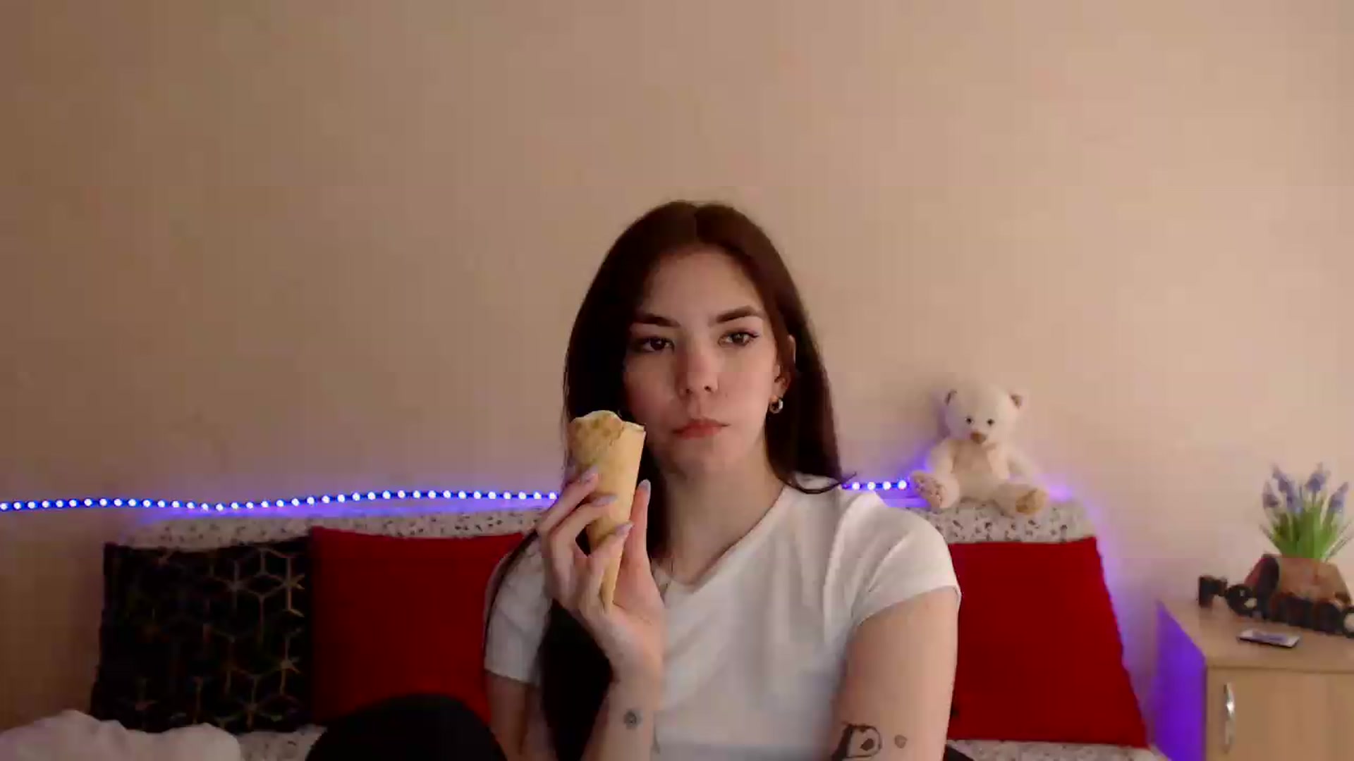 Gallery image thumbnail from Shalyka's myfreecams stream on, 06/05/2026, 13:29 image 1 of 20