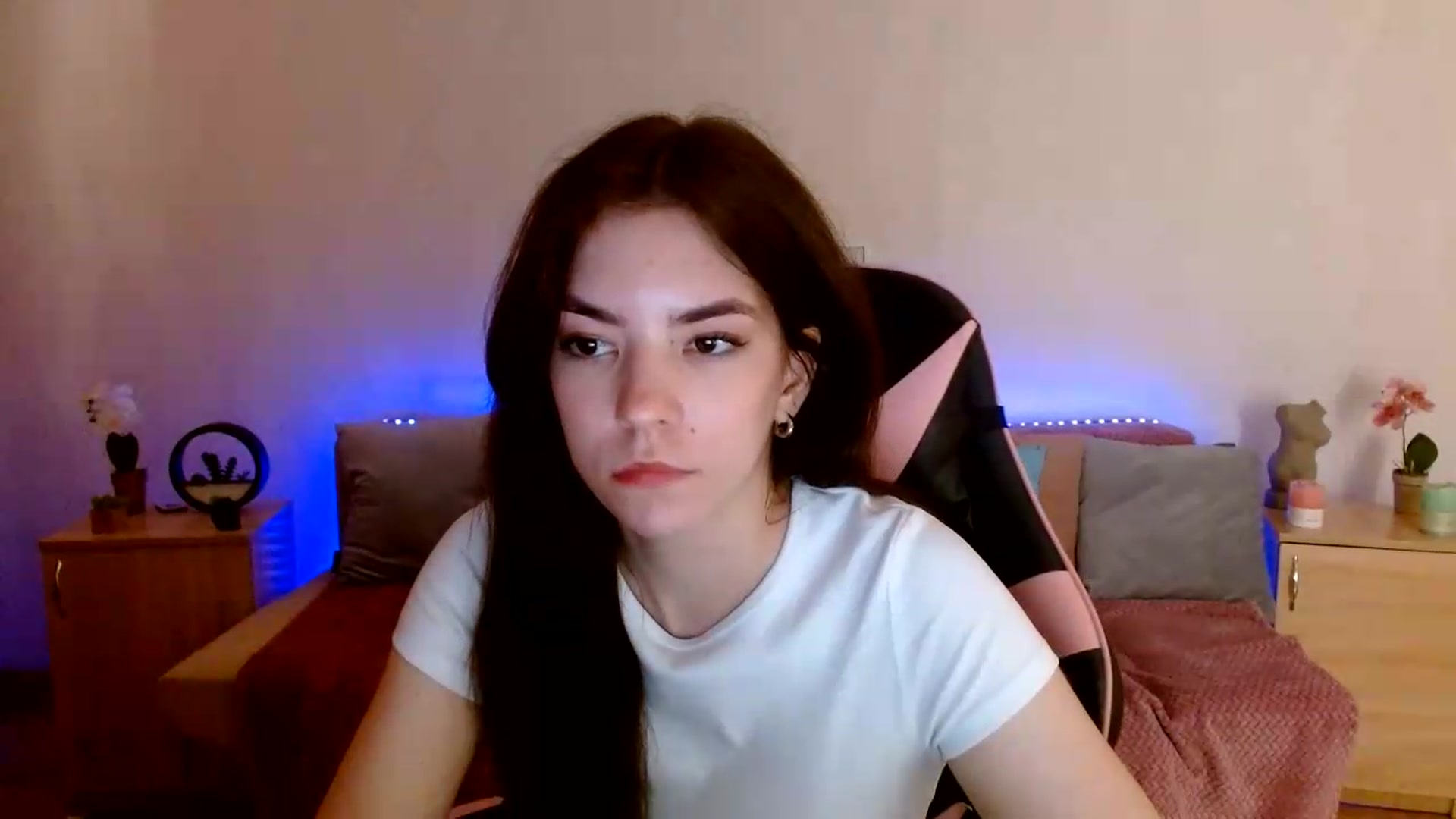 Gallery image thumbnail from Shalyka's myfreecams stream on, 06/16/2026, 10:16 image 17 of 20