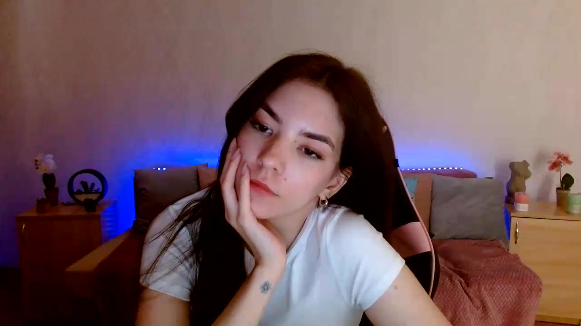 Gallery image thumbnail from Shalyka's myfreecams stream on, 06/16/2026, 10:16 image 2 of 20