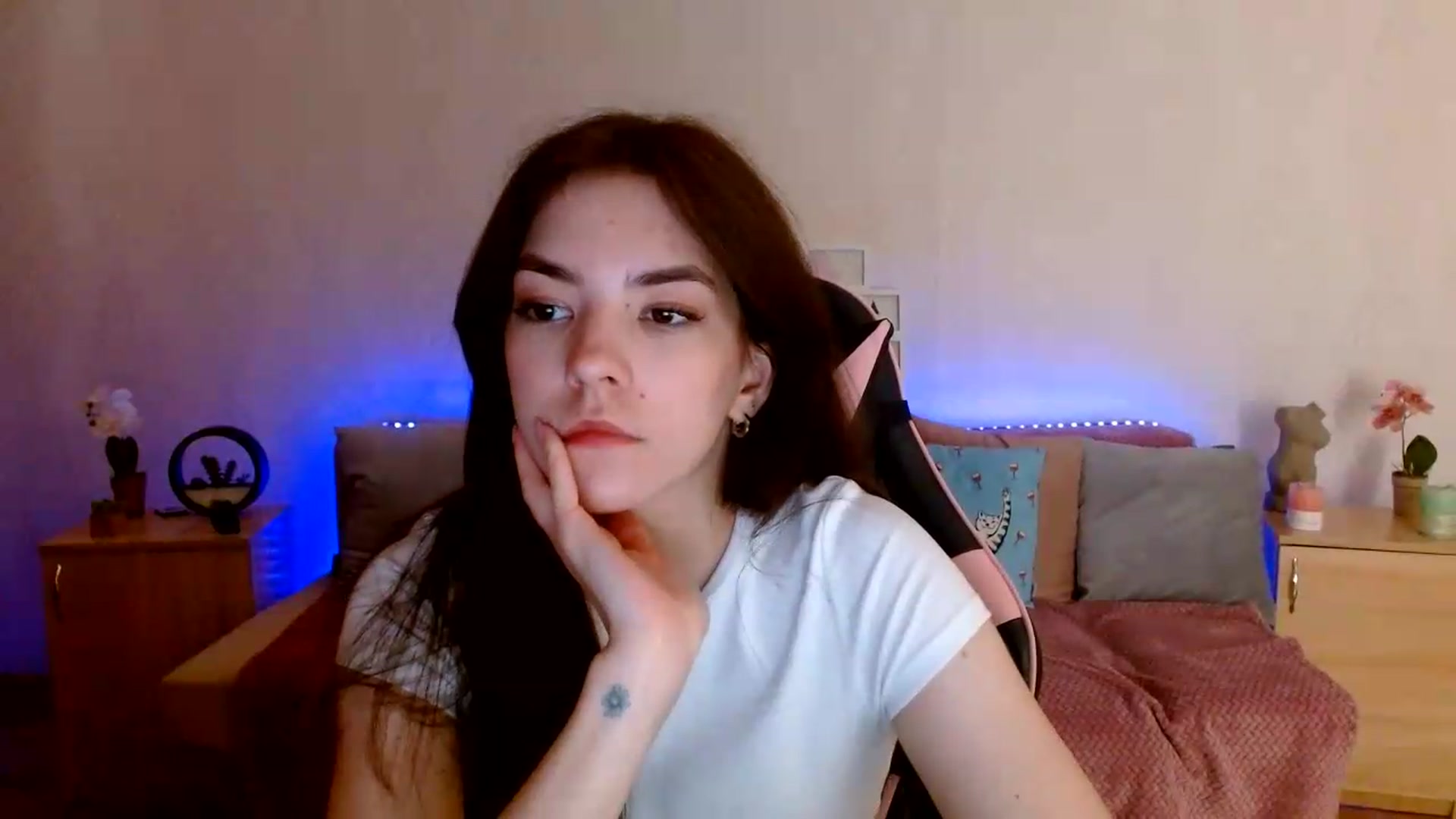 Gallery image thumbnail from Shalyka's myfreecams stream on, 06/16/2026, 10:16 image 4 of 20
