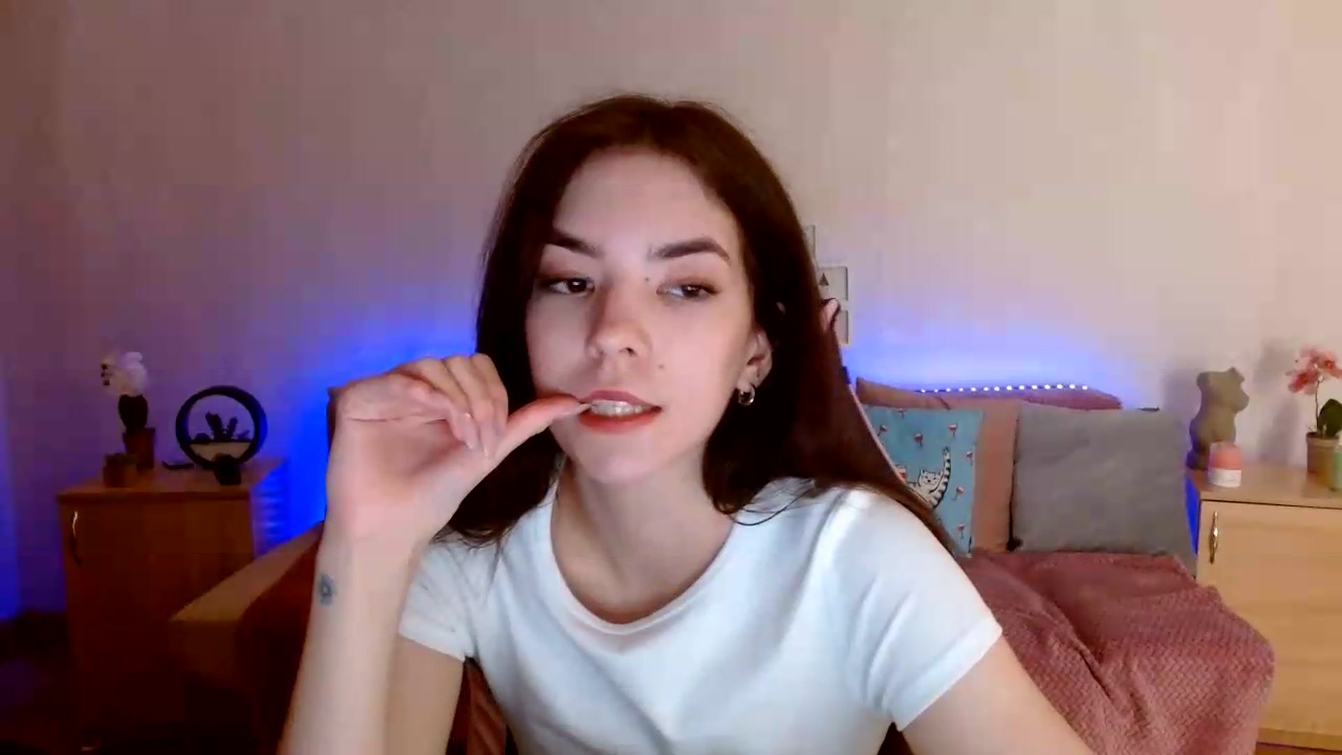 Gallery image thumbnail from Shalyka's myfreecams stream on, 06/16/2026, 14:44 image 17 of 20