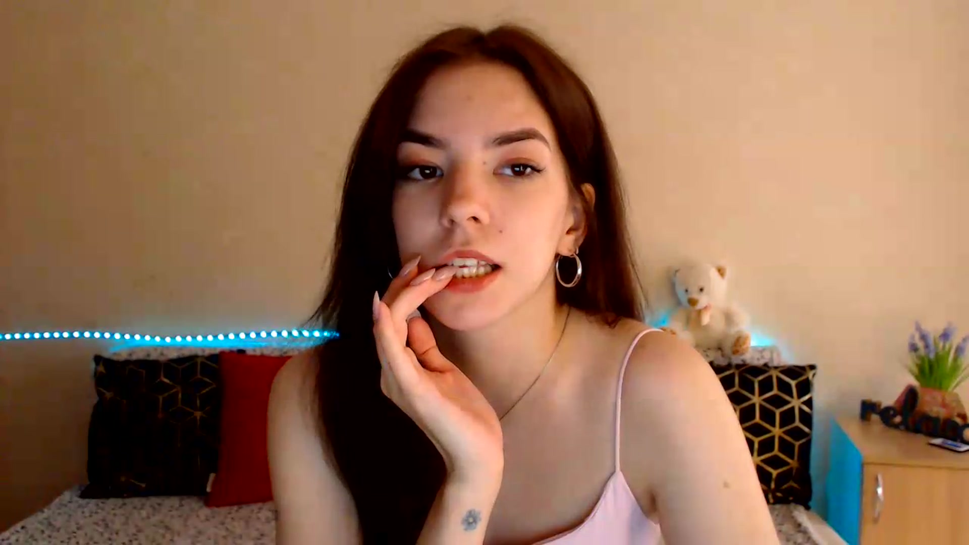 Gallery image thumbnail from Shalyka's myfreecams stream on, 06/19/2026, 11:56 image 10 of 20
