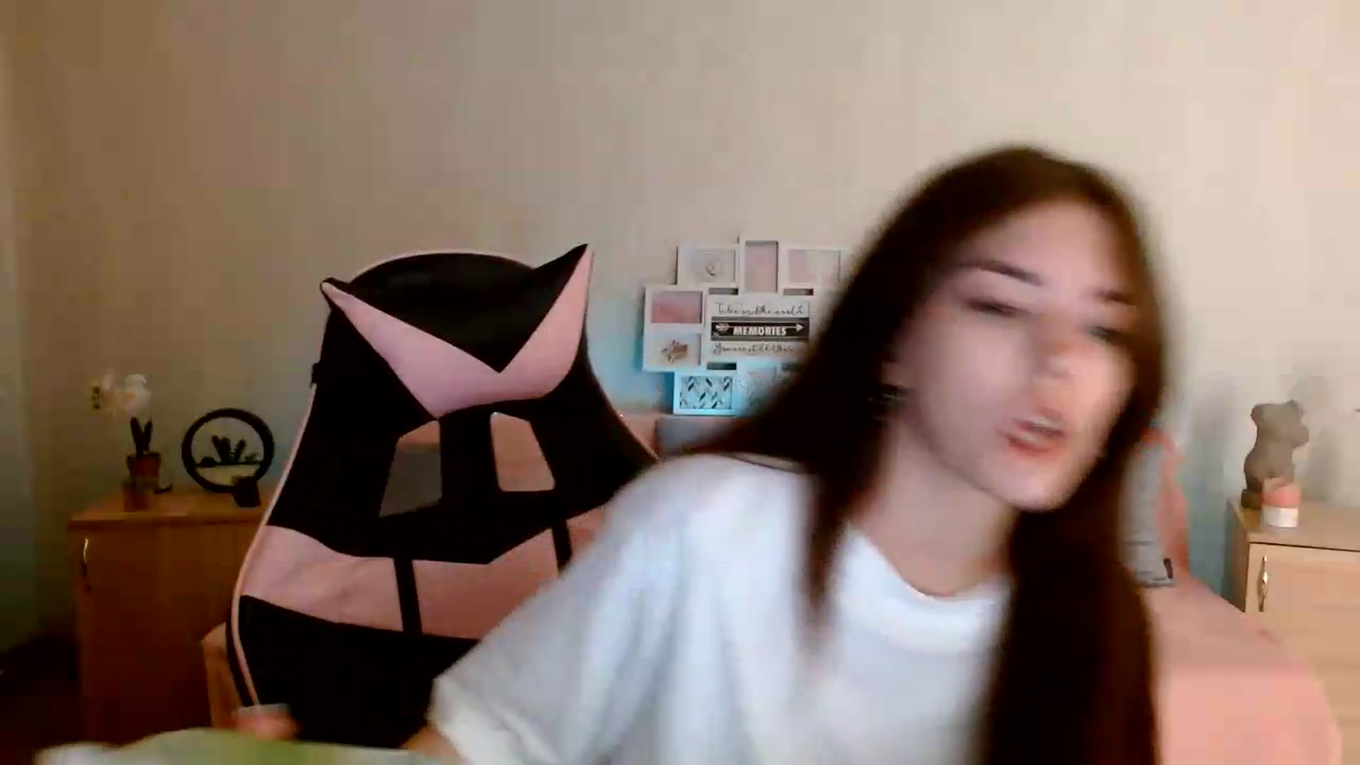 Gallery image thumbnail from Shalyka's myfreecams stream on, 06/30/2026, 15:17 image 16 of 20