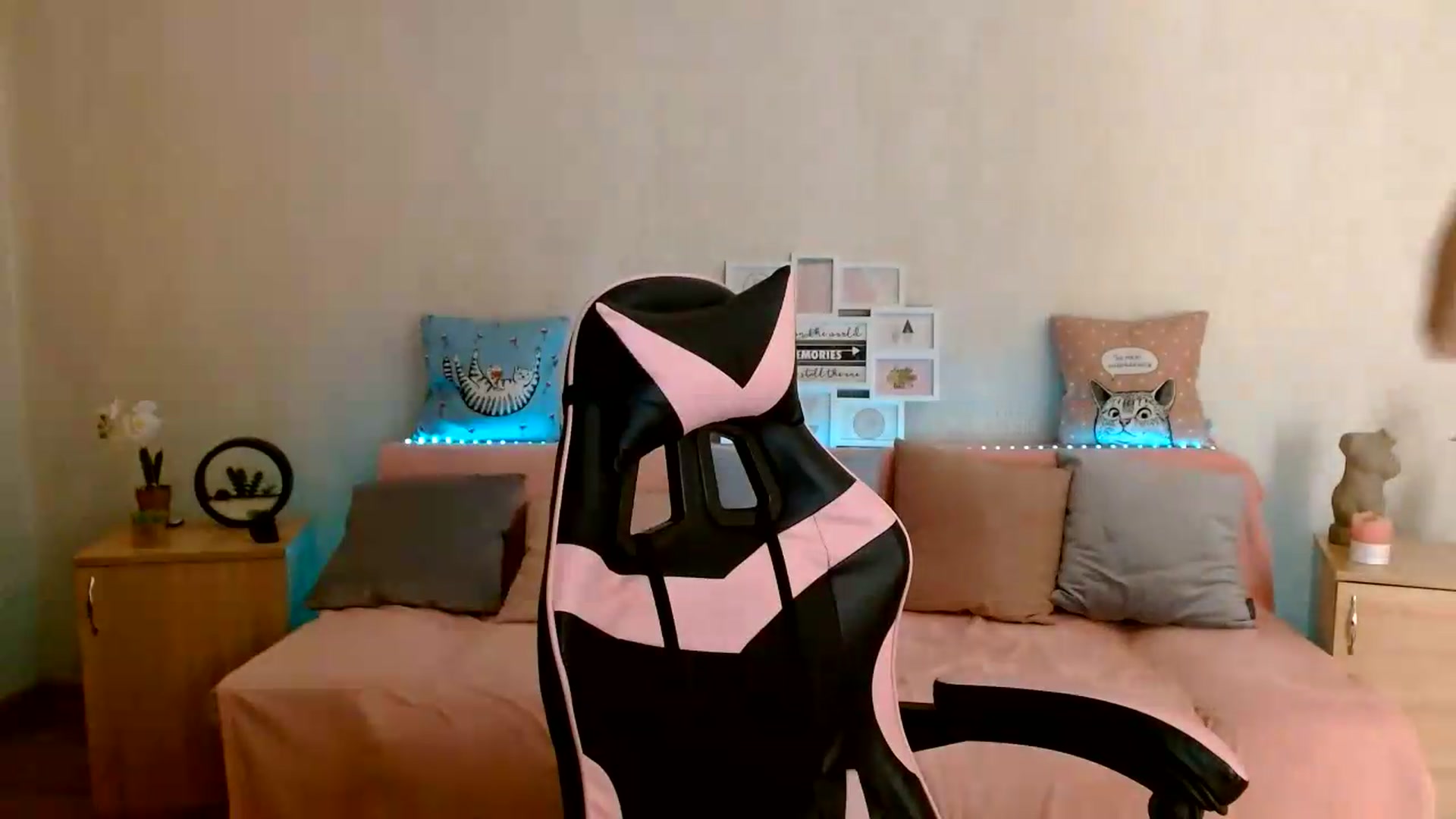 Gallery image thumbnail from Shalyka's myfreecams stream on, 06/30/2026, 15:17 image 3 of 20