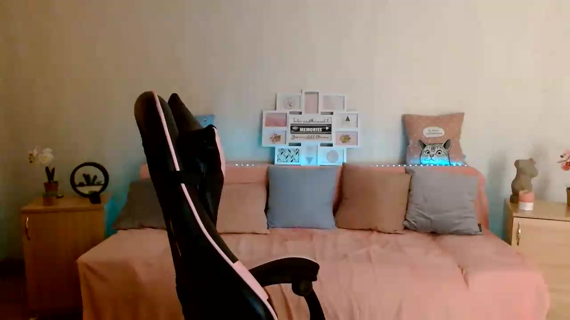 Gallery image thumbnail from Shalyka's myfreecams stream on, 07/01/2026, 13:12 image 11 of 20