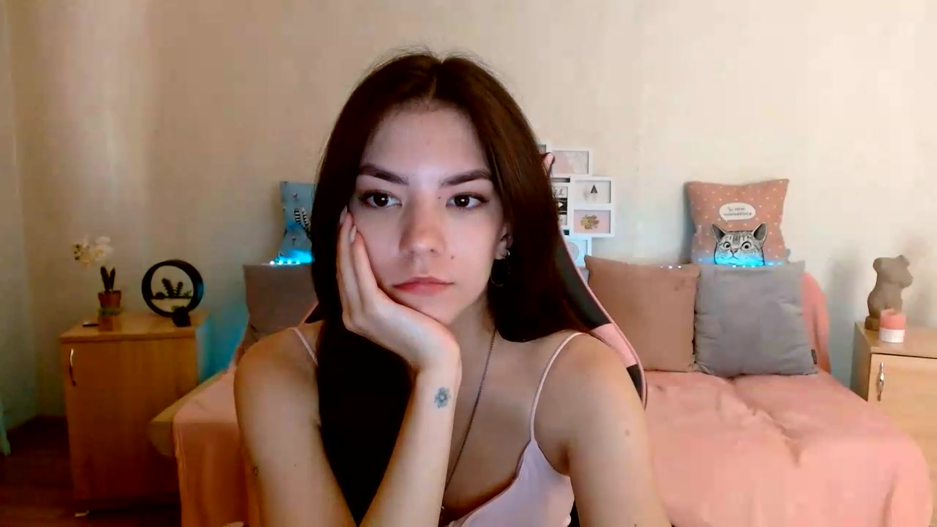 Gallery image thumbnail from Shalyka's myfreecams stream on, 07/07/2026, 14:14 image 9 of 20