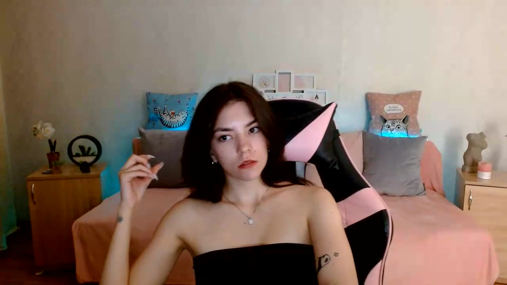Gallery image thumbnail from Shalyka's myfreecams stream on, 07/08/2026, 13:09 image 16 of 20
