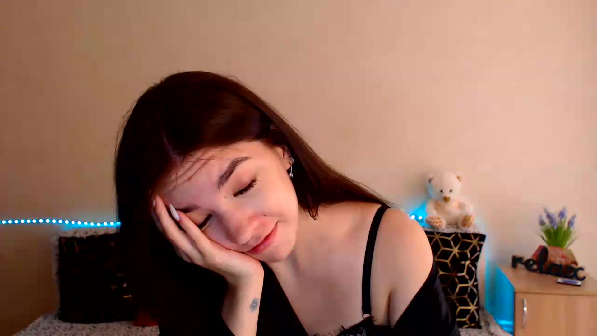 Gallery image thumbnail from Shalyka's myfreecams stream on, 07/18/2026, 10:47 image 6 of 20