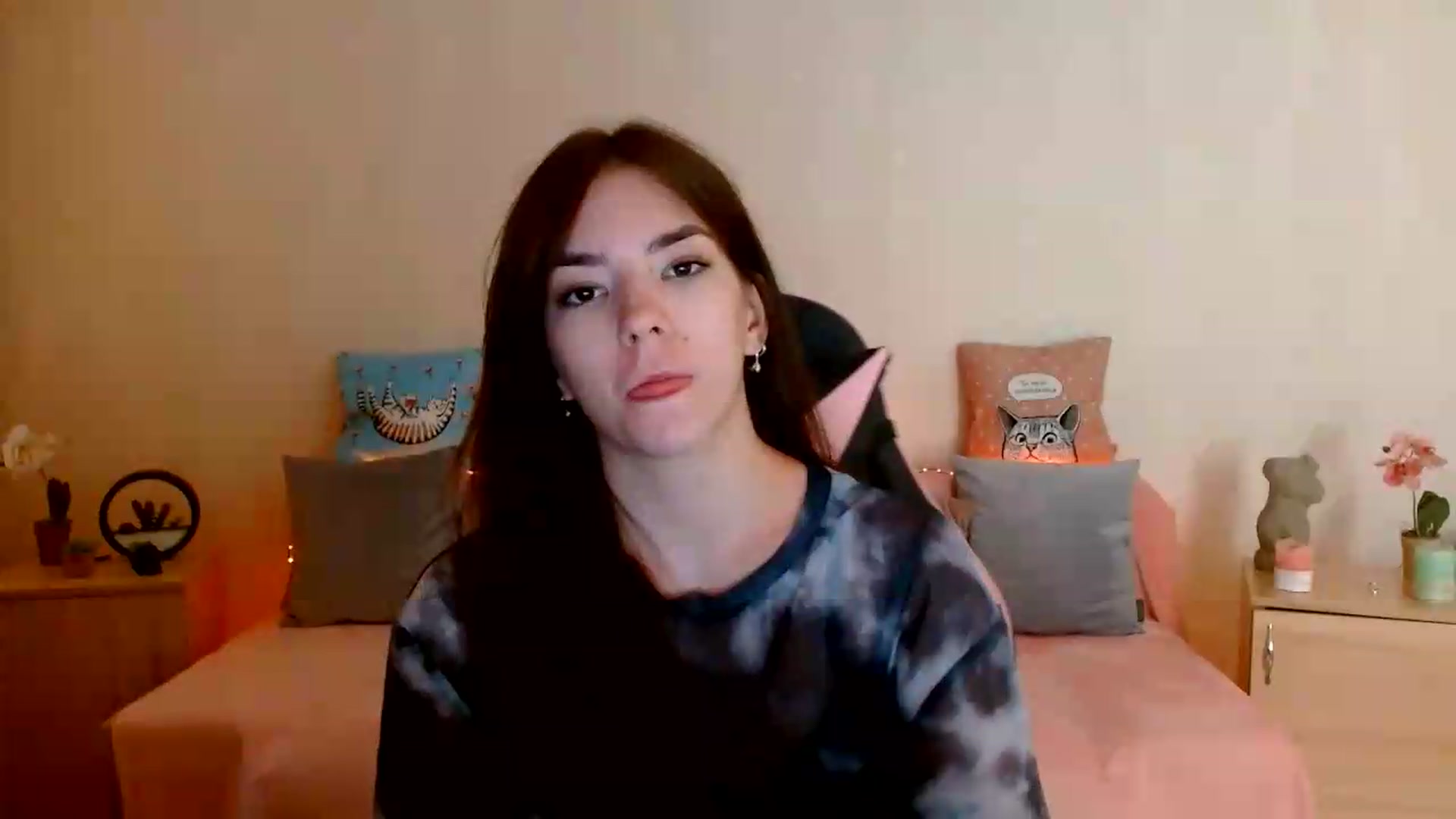 Gallery image thumbnail from Shalyka's myfreecams stream on, 08/04/2026, 12:52 image 3 of 20