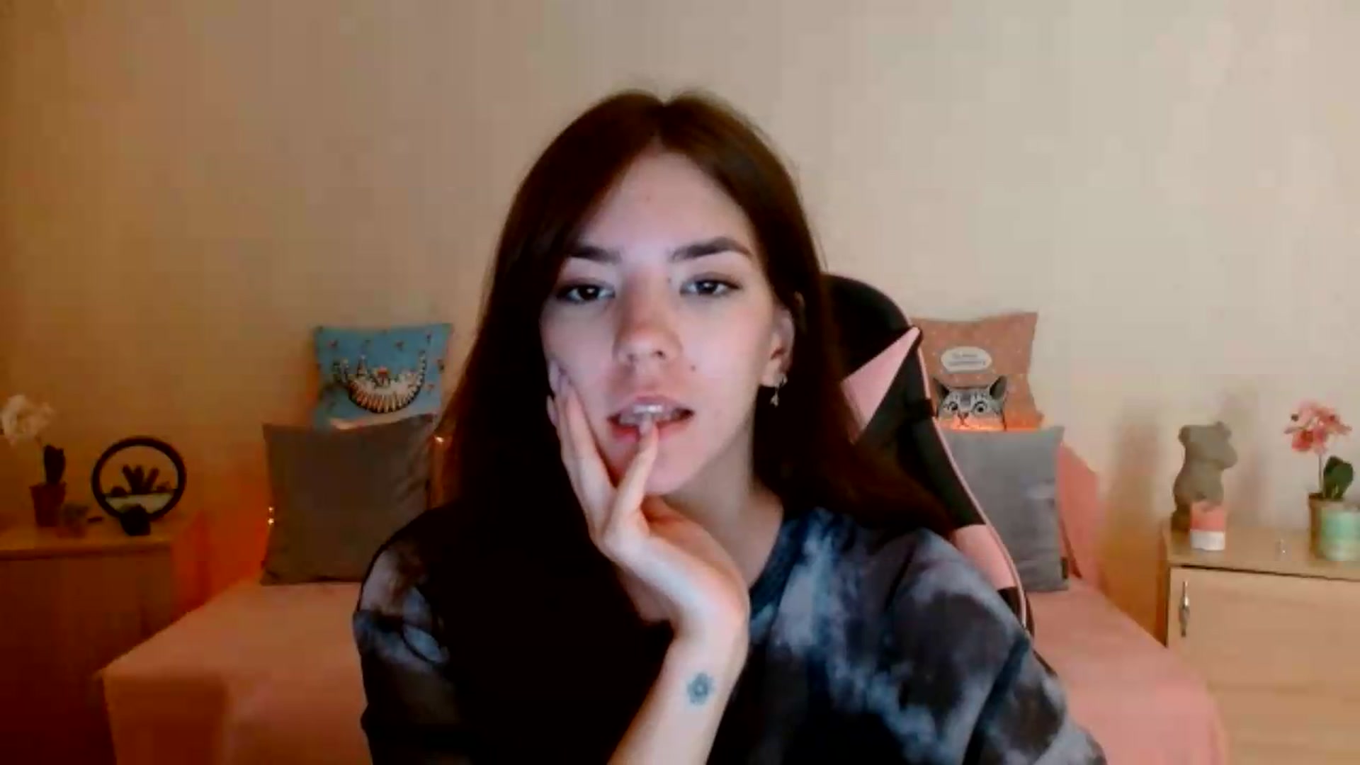Gallery image thumbnail from Shalyka's myfreecams stream on, 08/04/2026, 12:52 image 2 of 20