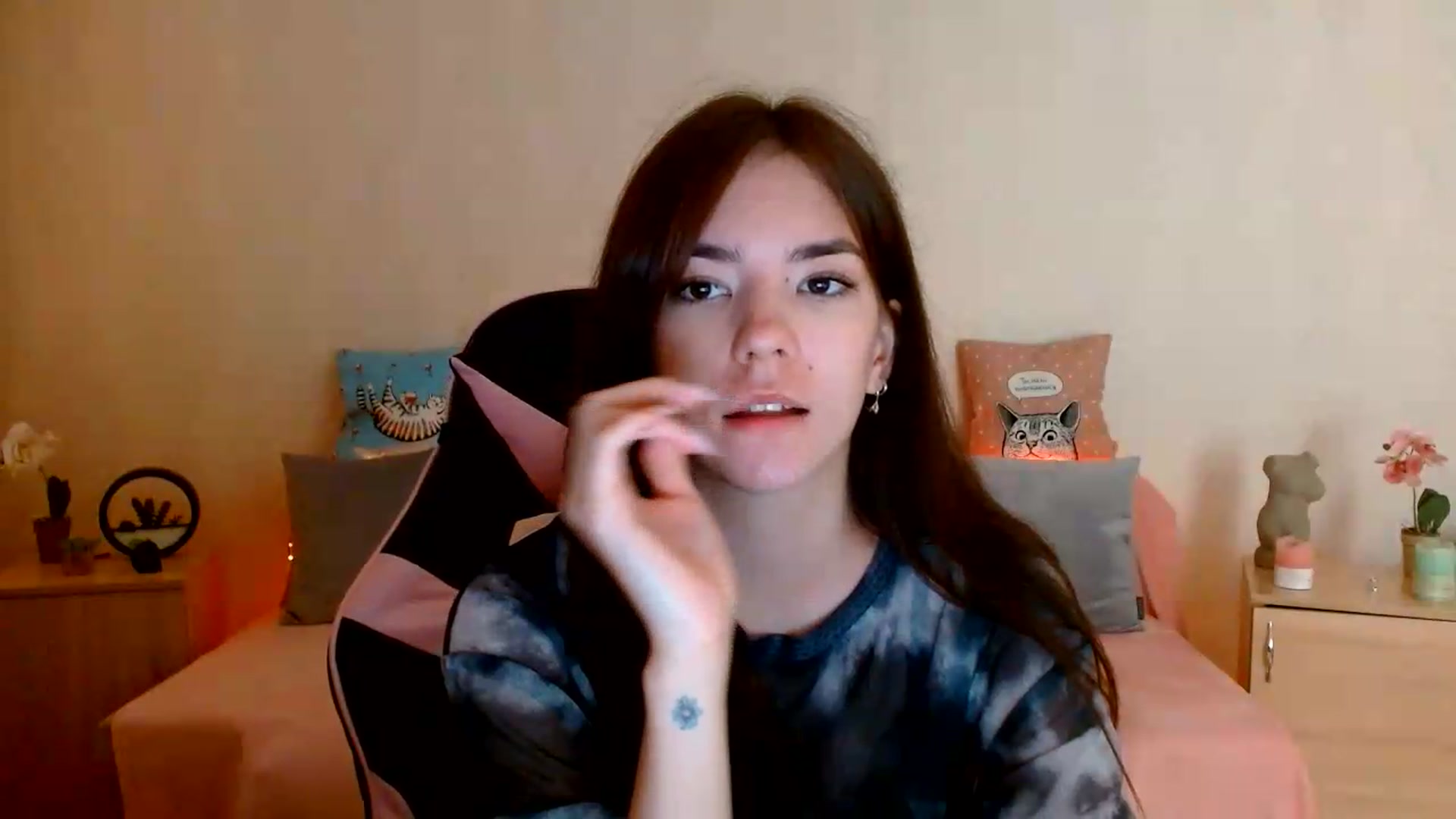 Gallery image thumbnail from Shalyka's myfreecams stream on, 08/04/2026, 12:52 image 9 of 20