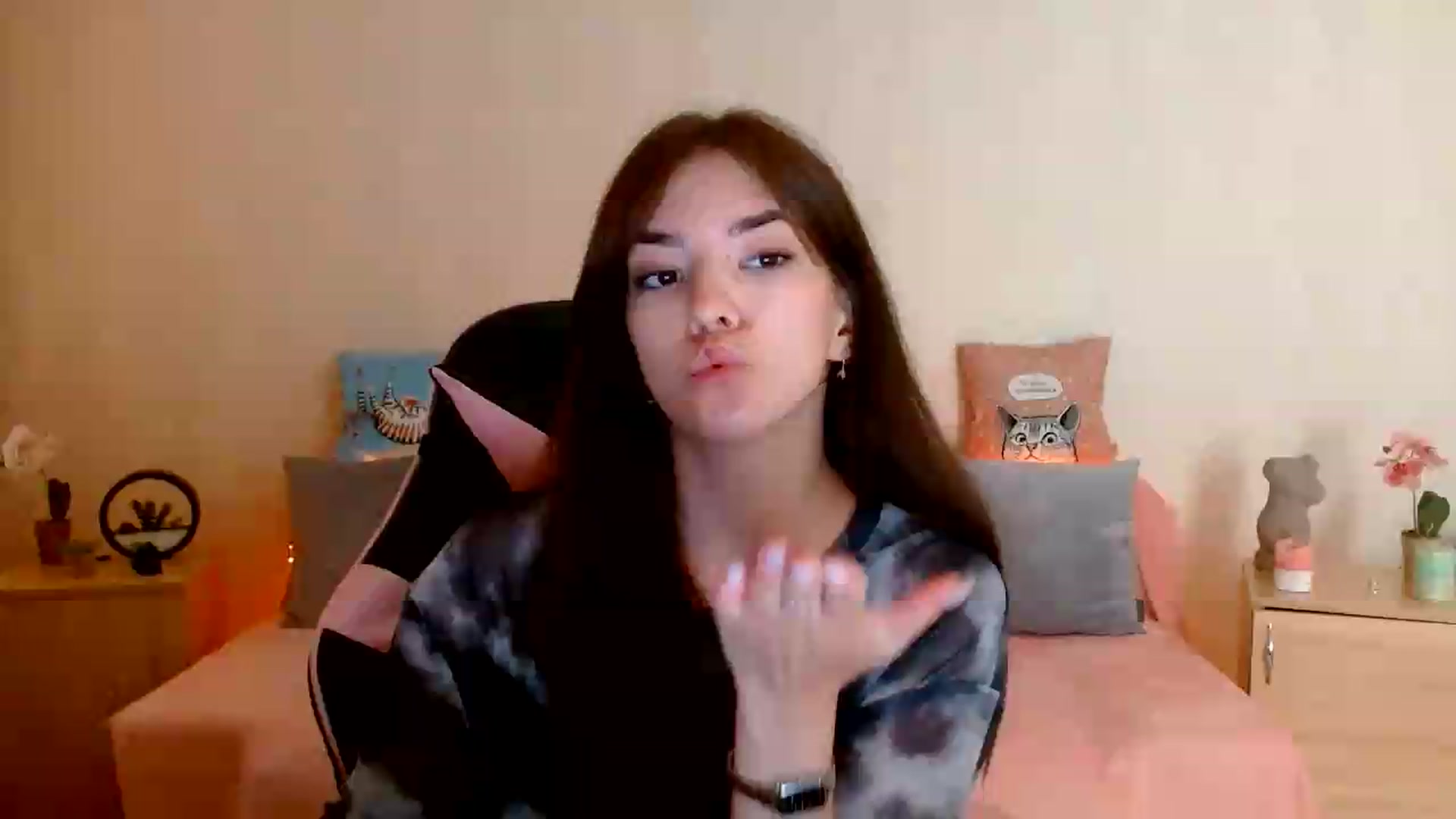 Gallery image thumbnail from Shalyka's myfreecams stream on, 08/04/2026, 12:52 image 5 of 20