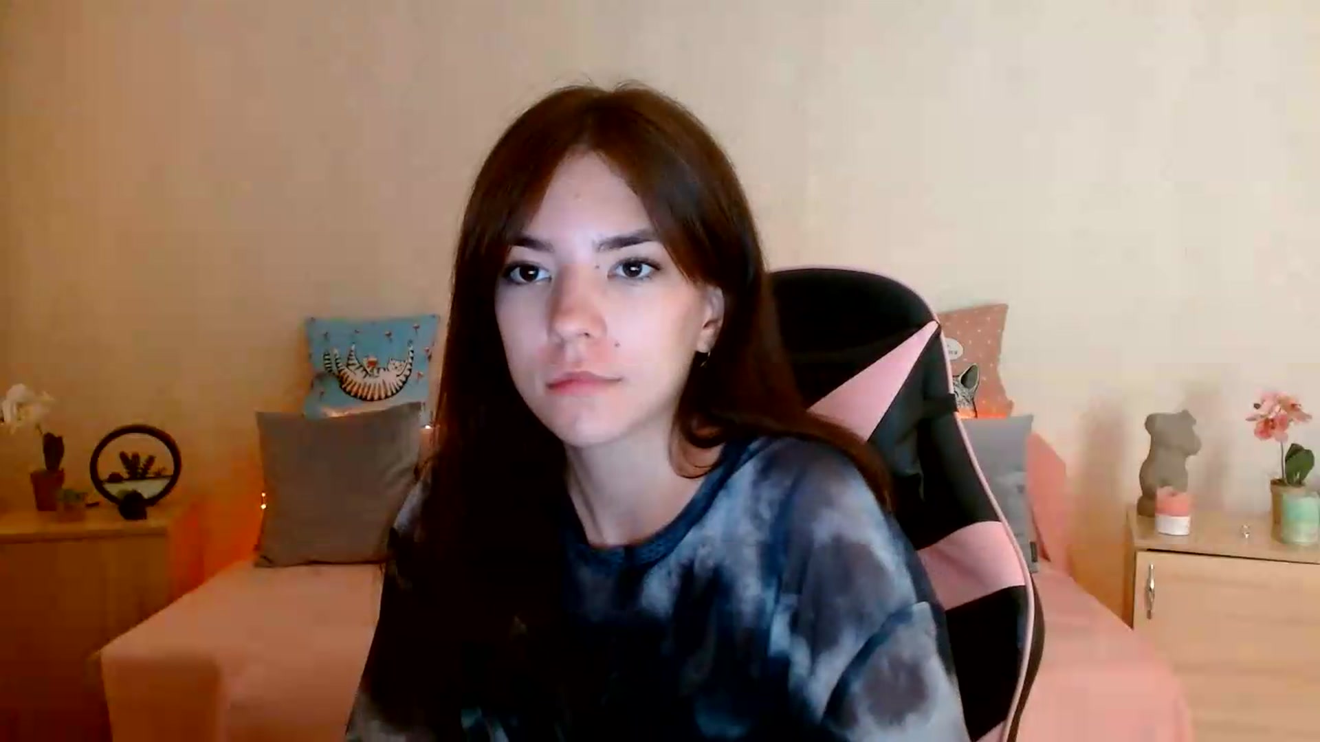 Gallery image thumbnail from Shalyka's myfreecams stream on, 08/04/2026, 12:52 image 4 of 20